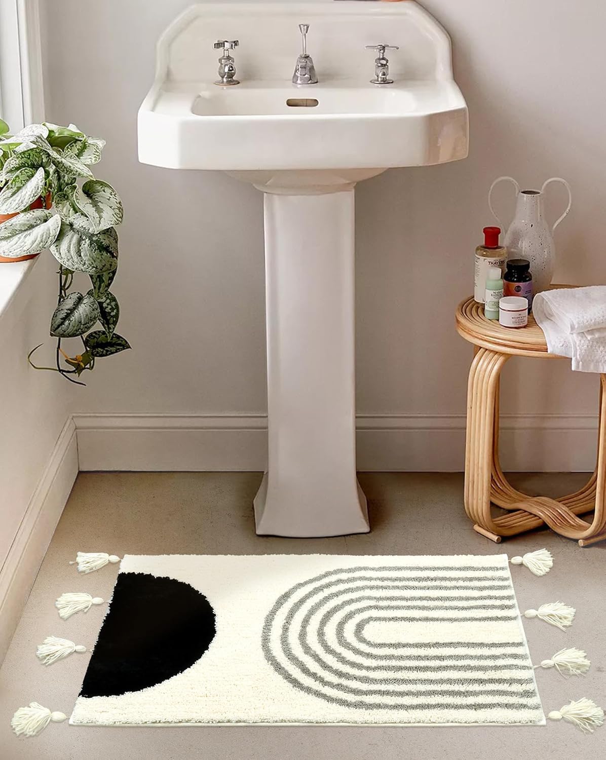 Seavish Tapetes de baño antideslizantes de 20 x 32 pulgadas, pequeño, color negro, con borlas, alfombra de baño bohemia para casa de campo, lavable,