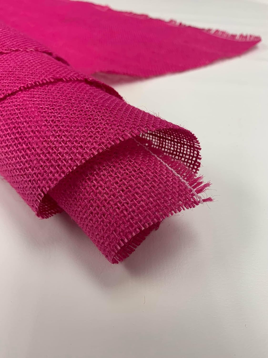 Tela de arpilleravendido por The Continuous Yard – 48 pulgadas de ancho (rosa intenso)