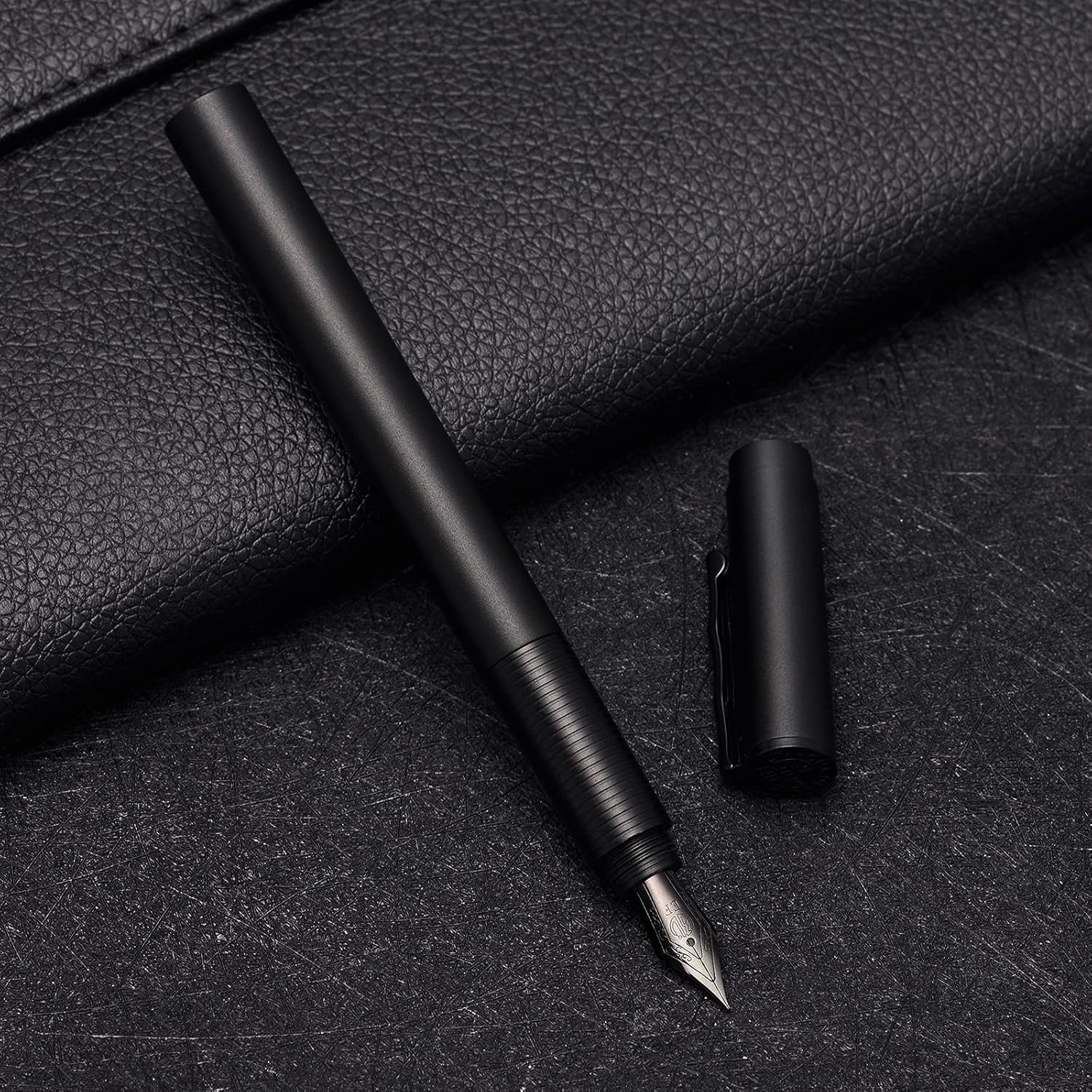 Hongdian H3 – Pluma estilográfica de aluminio negro con punta extrafina, tapa de rosca con clip de bambú