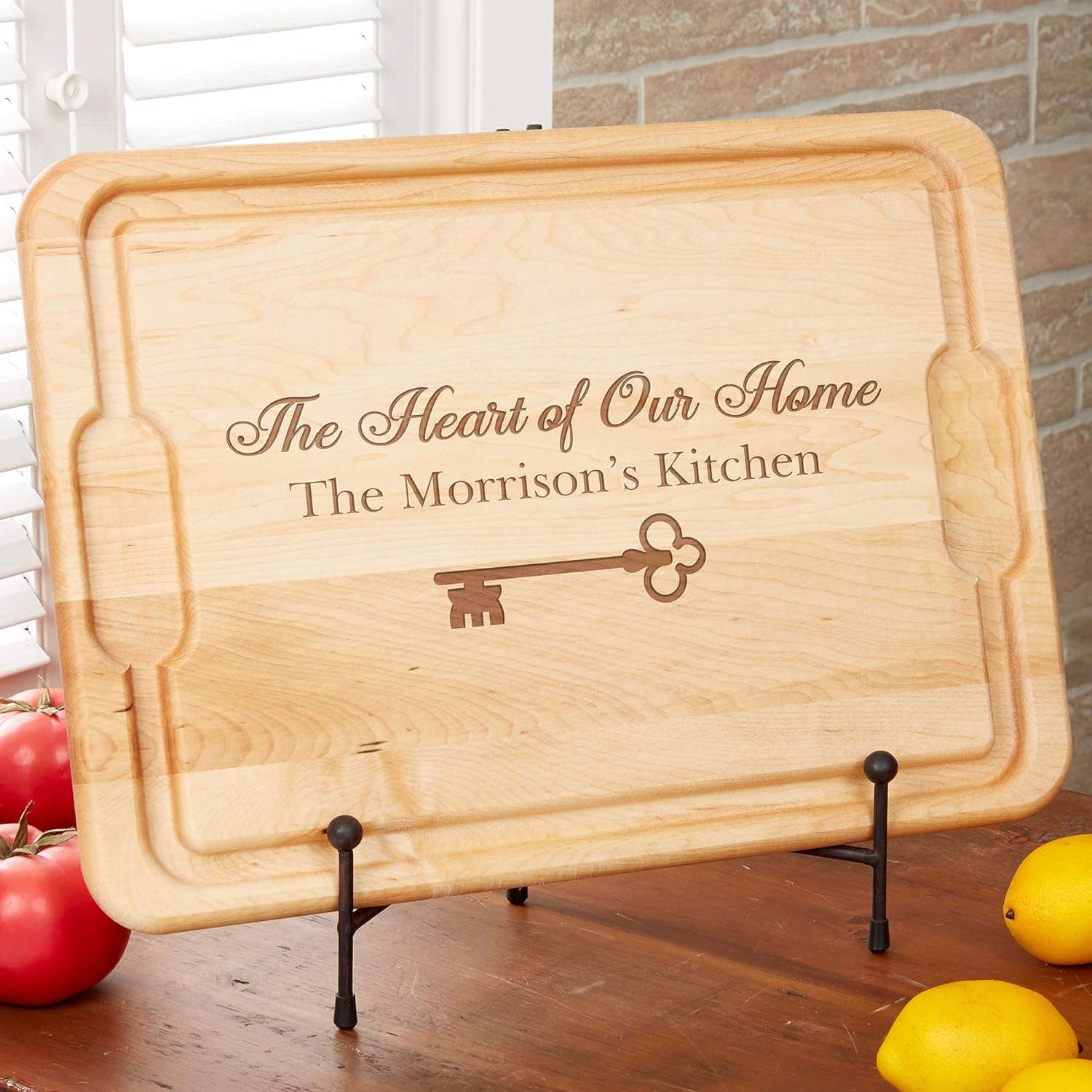 Personalization Universe Key To Our Home Tabla de cortar de arce personalizada (12 x 17 pulgadas)