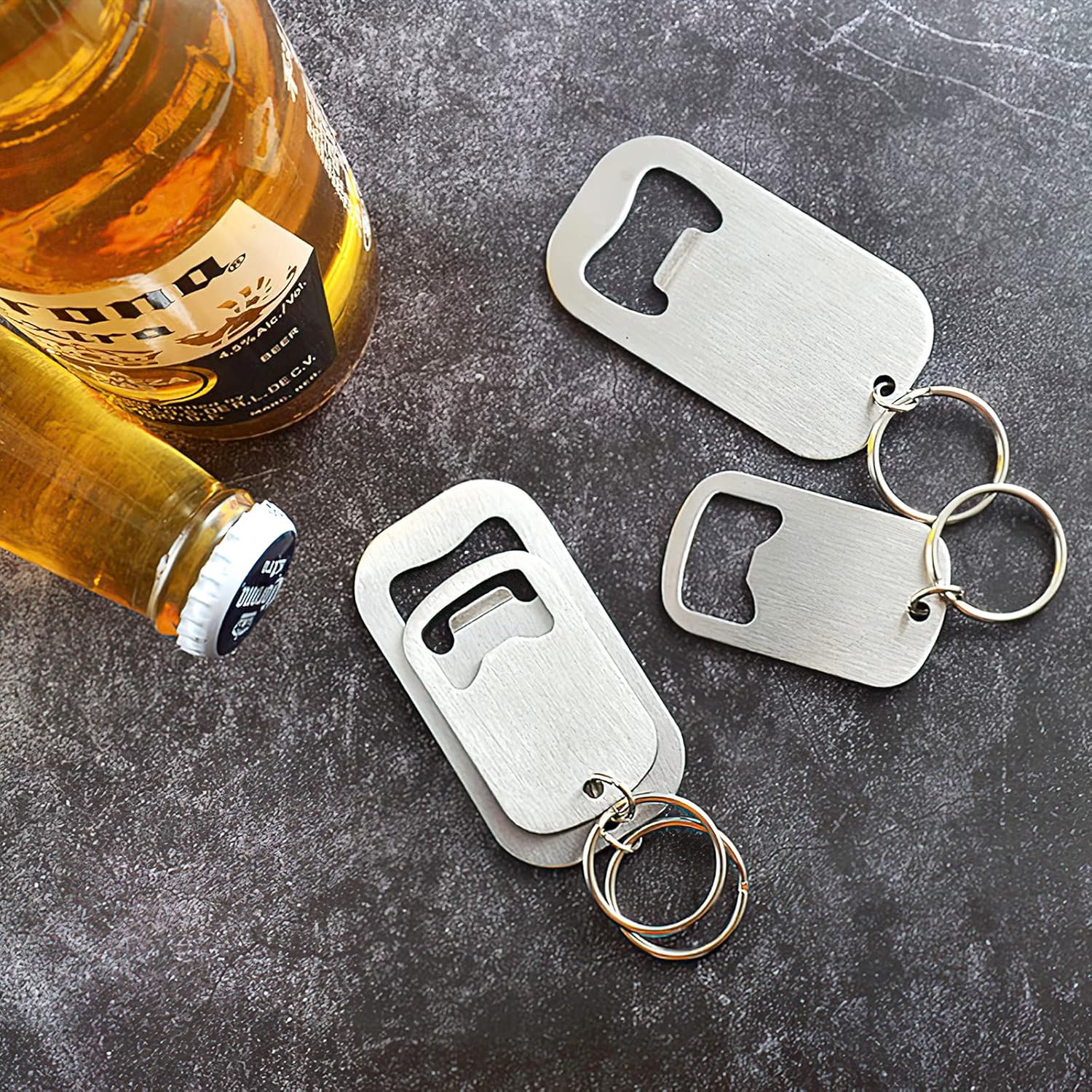 zoocm Llavero plano de acero inoxidable para abrebotellas de cerveza, resistente y duradero, 4 piezas para enviar a amigos, ligero y fácil de