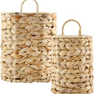 AuldHome – Cestas de jacinto de agua (juego de 2) cestas de puerta rústicas tejidas para colgar en la pared, tamaño pequeño y mediano AuldHome – Cestas de jacinto de agua (juego de 2) cestas de puerta rústicas tejidas para colgar en la pared, tamaño pequeño y mediano