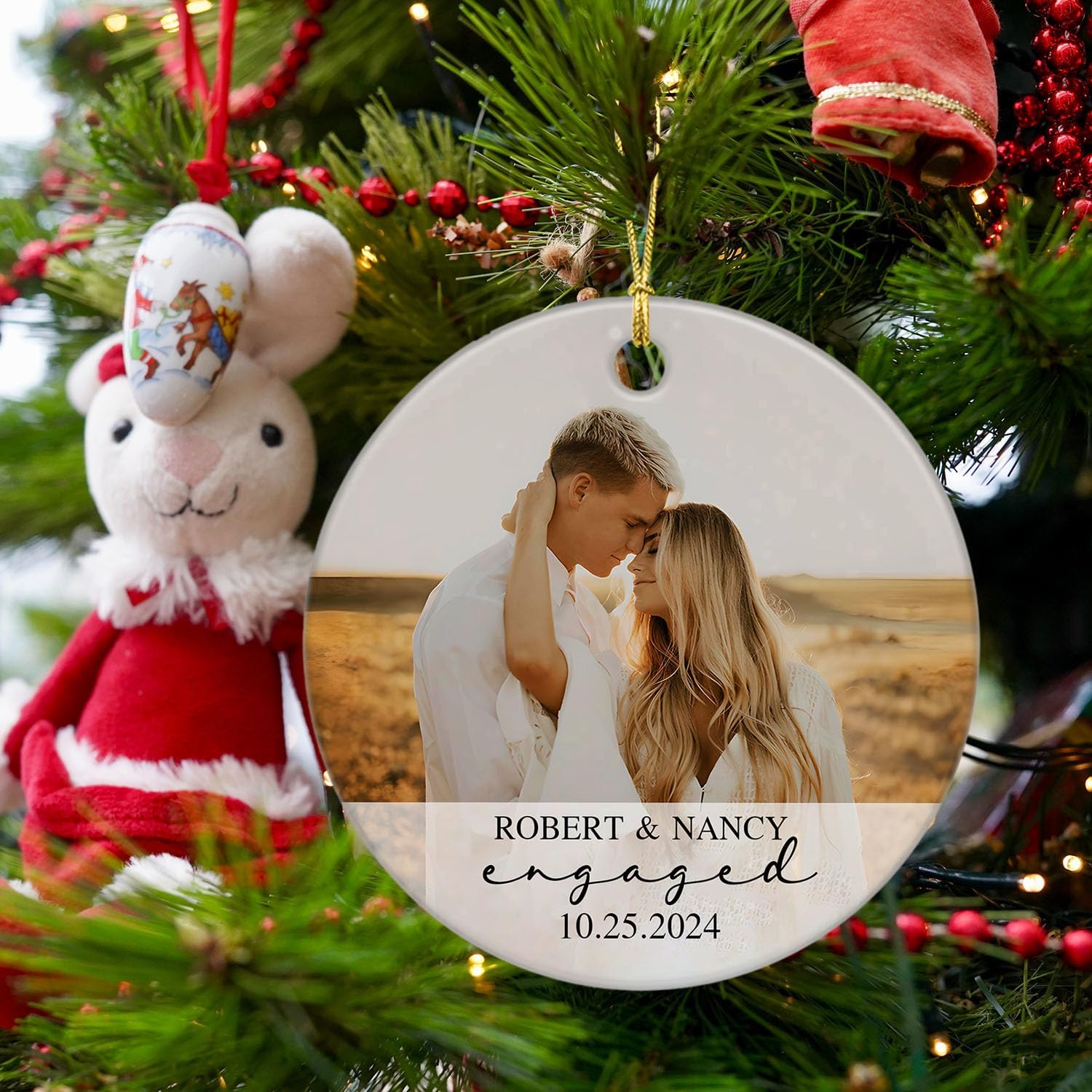 Adorno de recuerdo de pareja recién comprometida 2024, adorno de cerámica de Navidad de compromiso personalizado para parejas, regalo personalizado