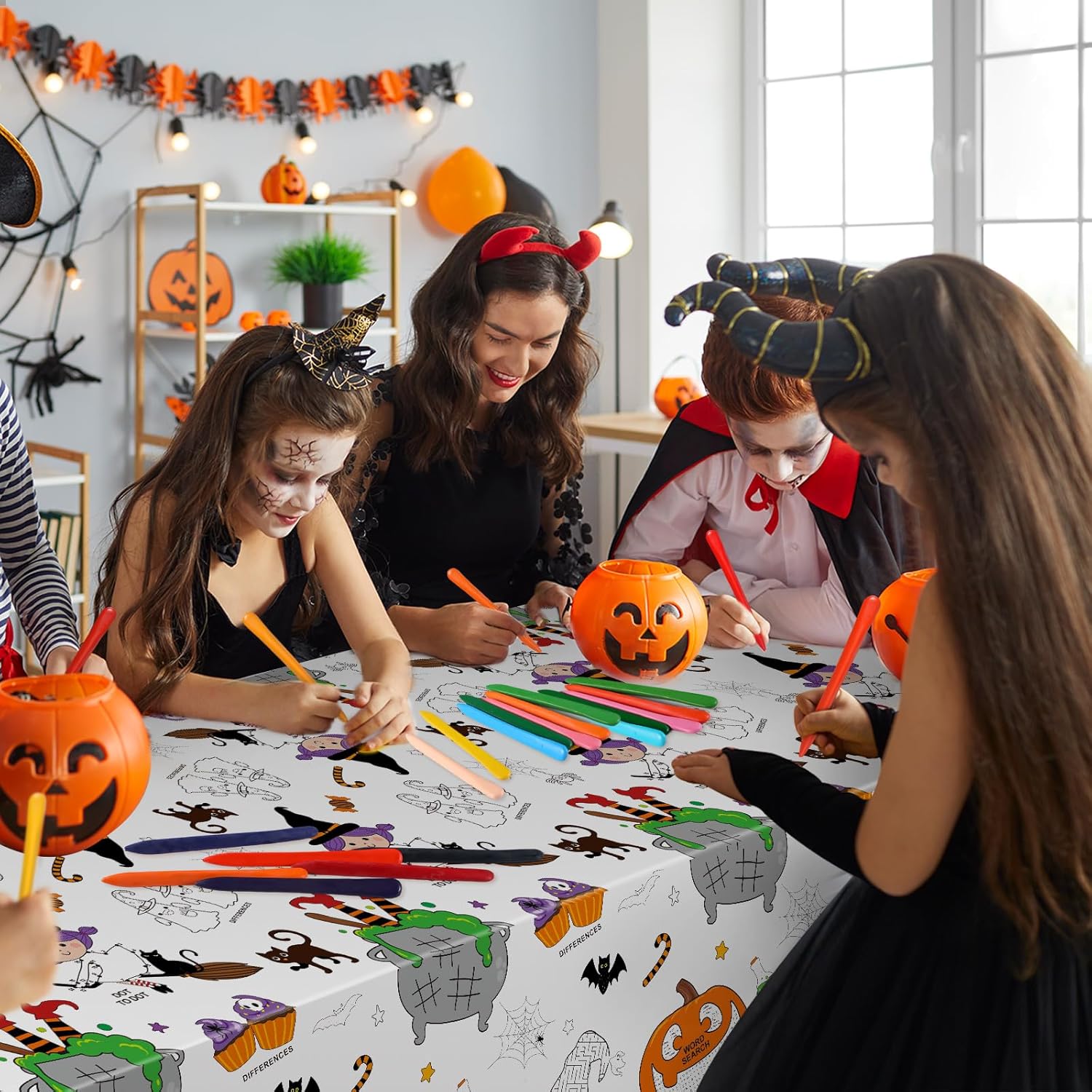 Faccito Mantel gigante de Halloween para colorear de 108 x 54 pulgadas, cubierta de mesa de papel de Halloween con 24 crayones de colores, póster
