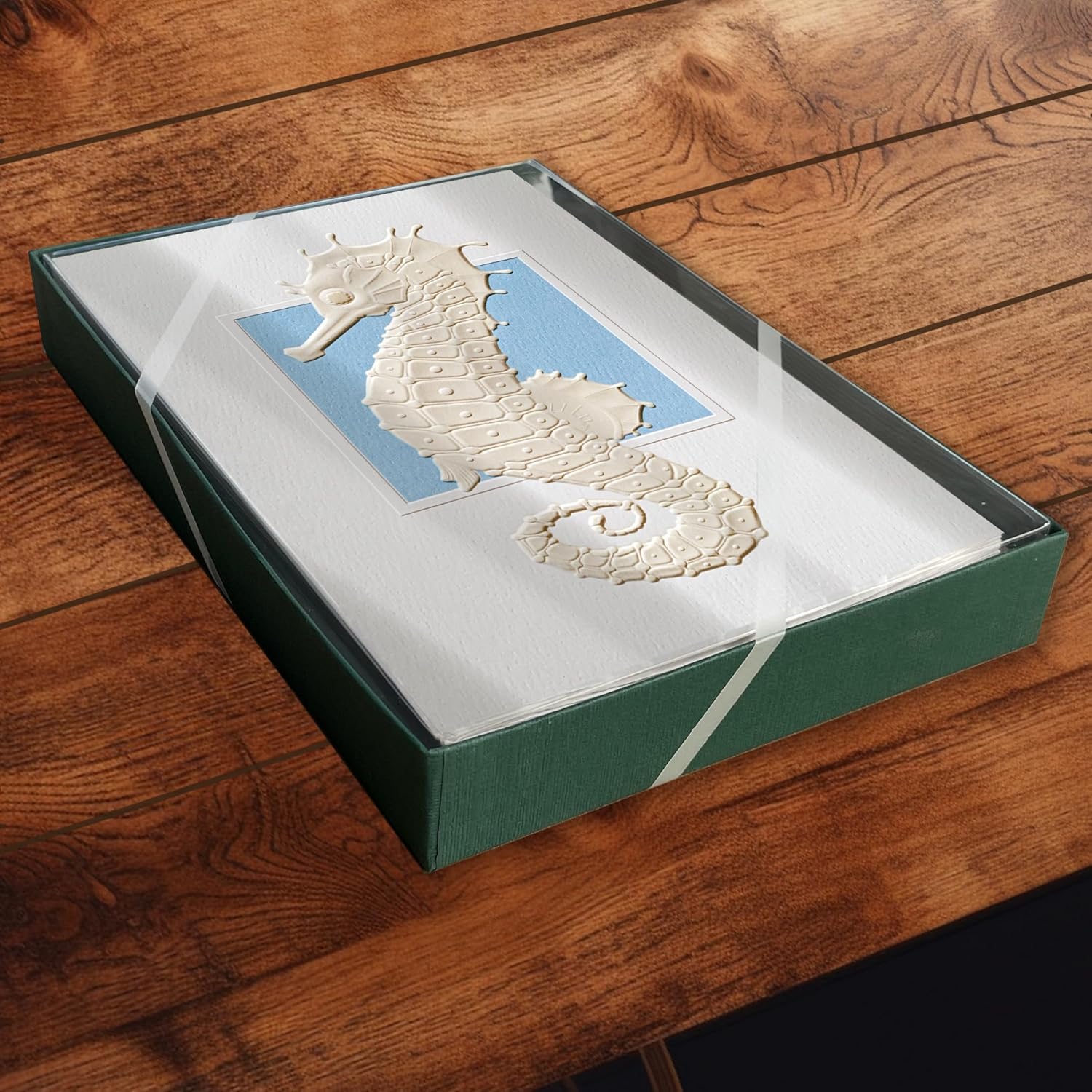 Pumpernickel Press Juego de tarjetas de felicitación navideñas en relieve en caja, 16 unidades