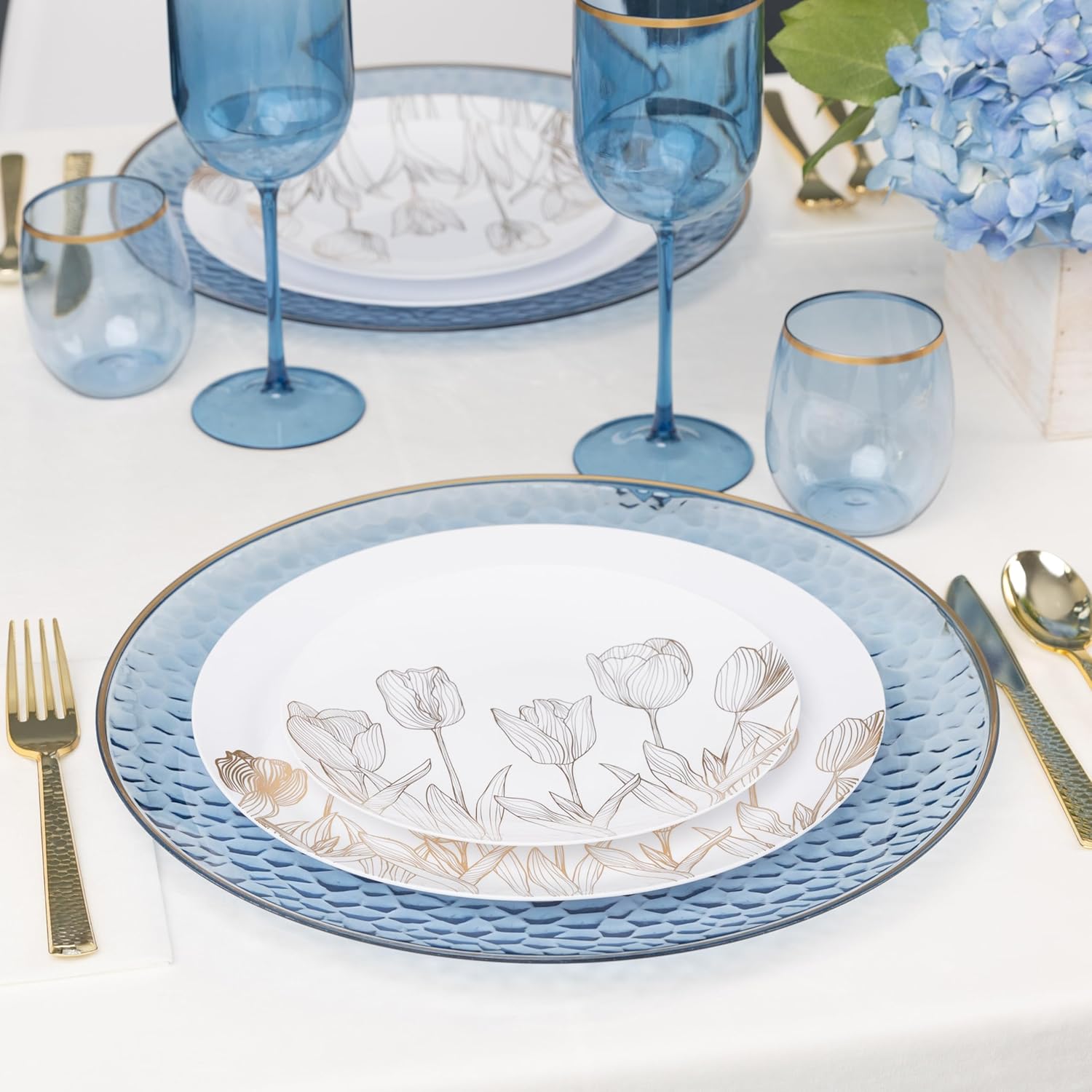 PLASTICPRO Juego de 32 elegantes platos desechables de plástico que incluye 16 platos llanos y 16 platos de ensalada, platos de fiesta resistentes y