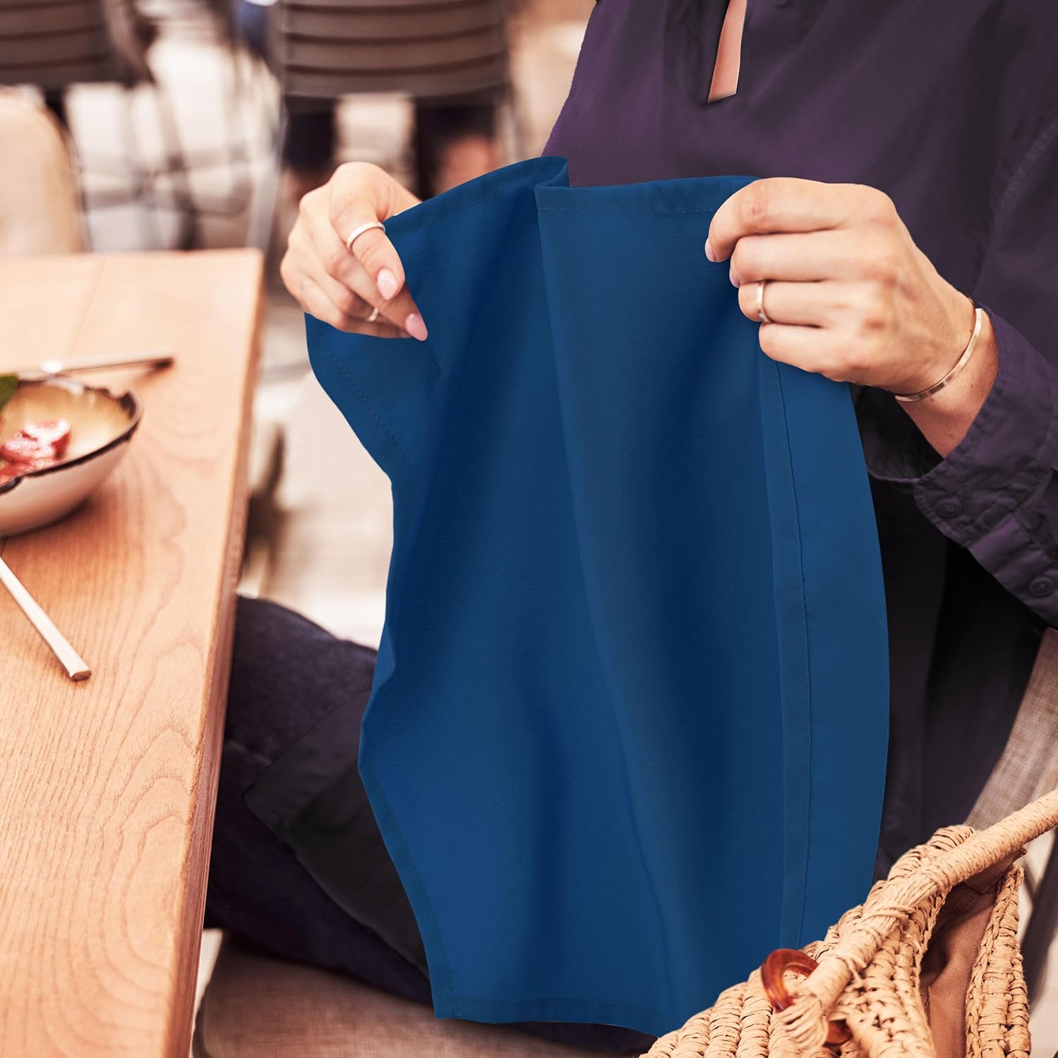 Utopia Home Paquete de 24 servilletas de tela de 18 x 18 pulgadas, servilletas de cena 100% poliéster con bordes dobladillos, servilletas lavables