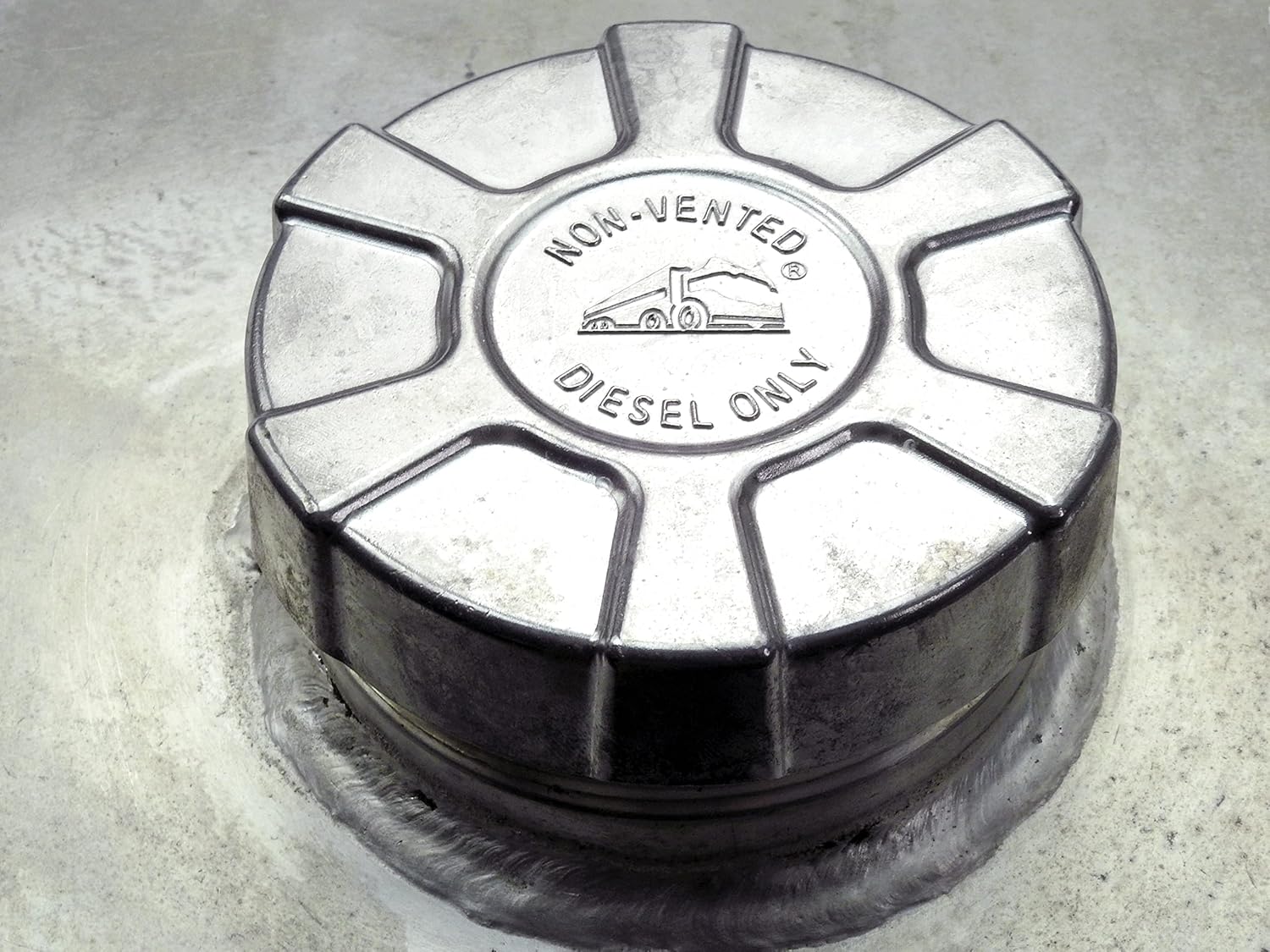 Tapa de combustible diesel de aluminio sin bloqueo nominal de 3 12″ para internacionales seleccionados