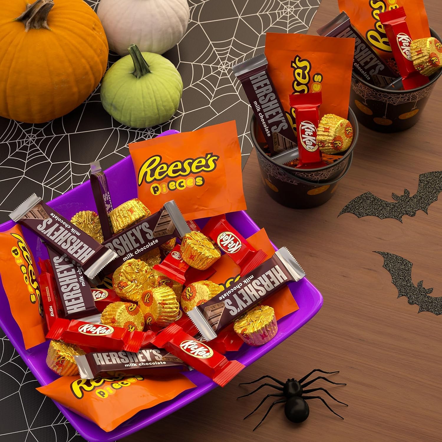 Hersheys, KitKat, ReesesMiniatures & ReesesPieces Surtido de chocolate tamaño miniatura, paquete de fiesta de dulces a granel – 2 libras