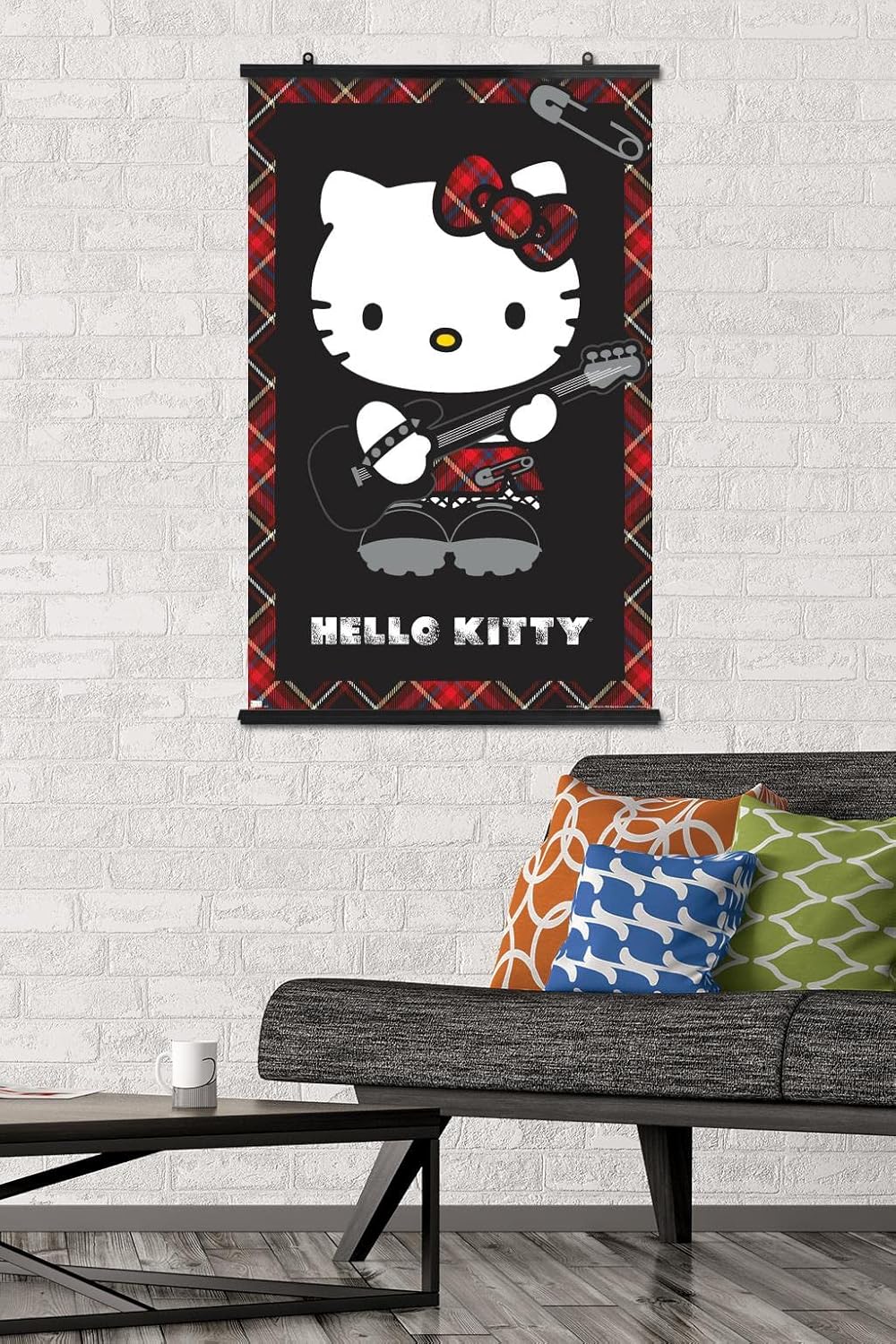 Trends International Hello Kitty – Póster de pared punk, 22.37 x 34.00 pulgadas, paquete de póster y clip