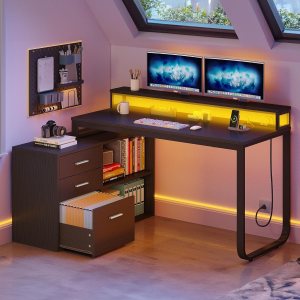 DWVO Escritorio en forma de L con cajones, escritorio de esquina de 55 pulgadas con tomas de corriente y luces LED, escritorio de oficina en casa DWVO Escritorio en forma de L con cajones, escritorio de esquina de 55 pulgadas con tomas de corriente y luces LED, escritorio de oficina en casa