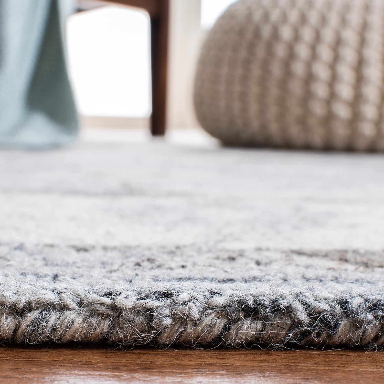 Safavieh Suzani Collection – Alfombra de pasillo, 2 pies 3 pulgadas x 6 pies, gris y marfil, lana bohemia hecha a mano, ideal para zonas de alto