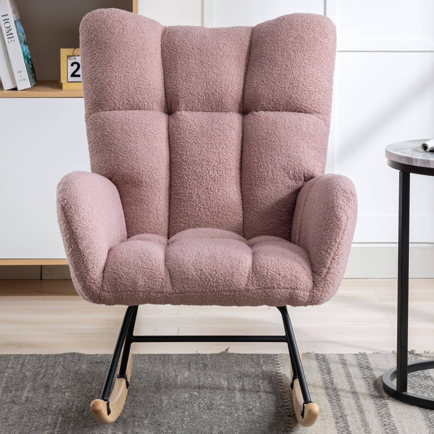 Mecedora moderna para guardería, silla mecedora tapizada de tela de peluche con base de madera maciza, cómodo sillón con respaldo de ala para