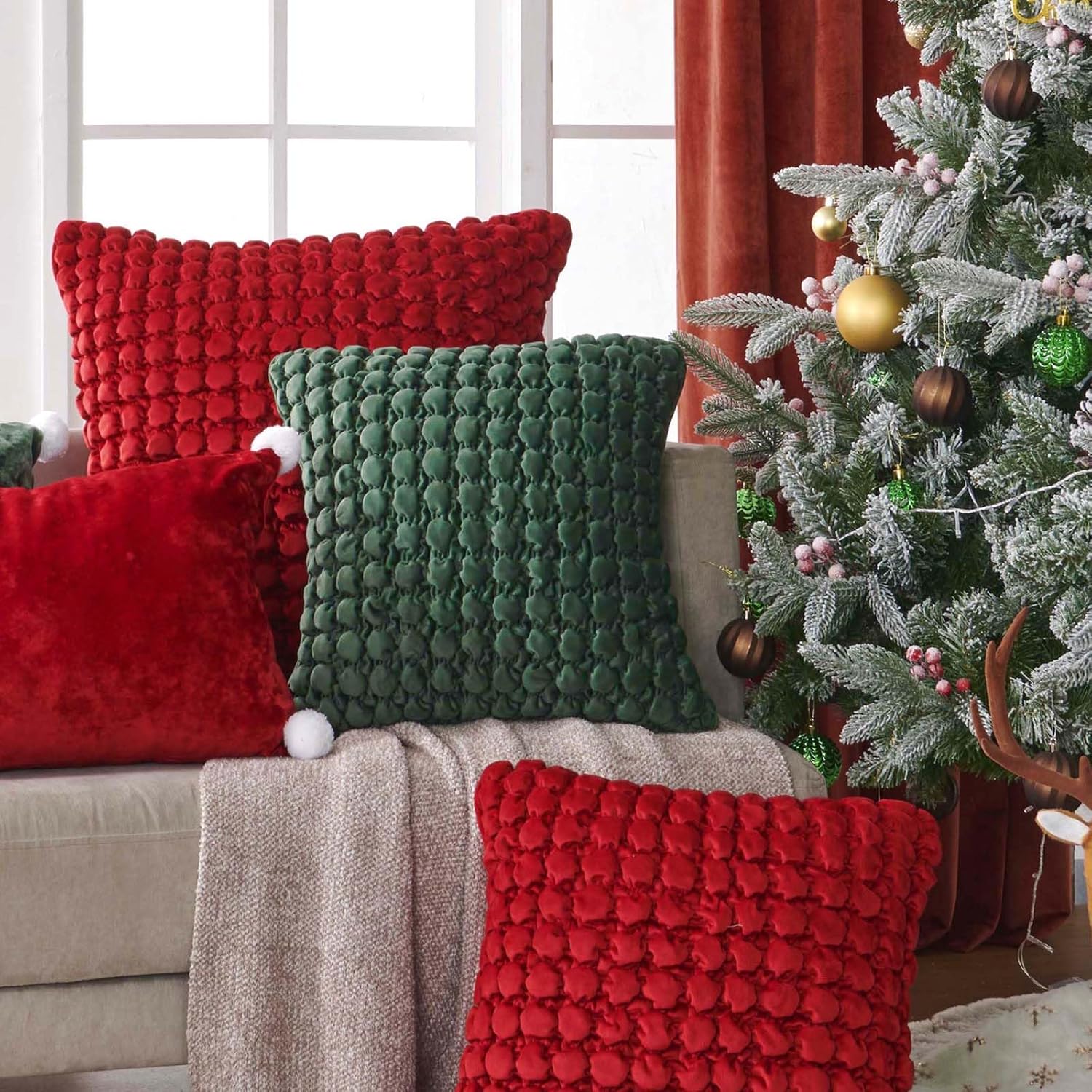 COCOPLOCEUS Juego de 2 fundas de almohada rojas de 18 x 18 pulgadas, fundas de almohada decorativas de granja de terciopelo, fundas de cojín
