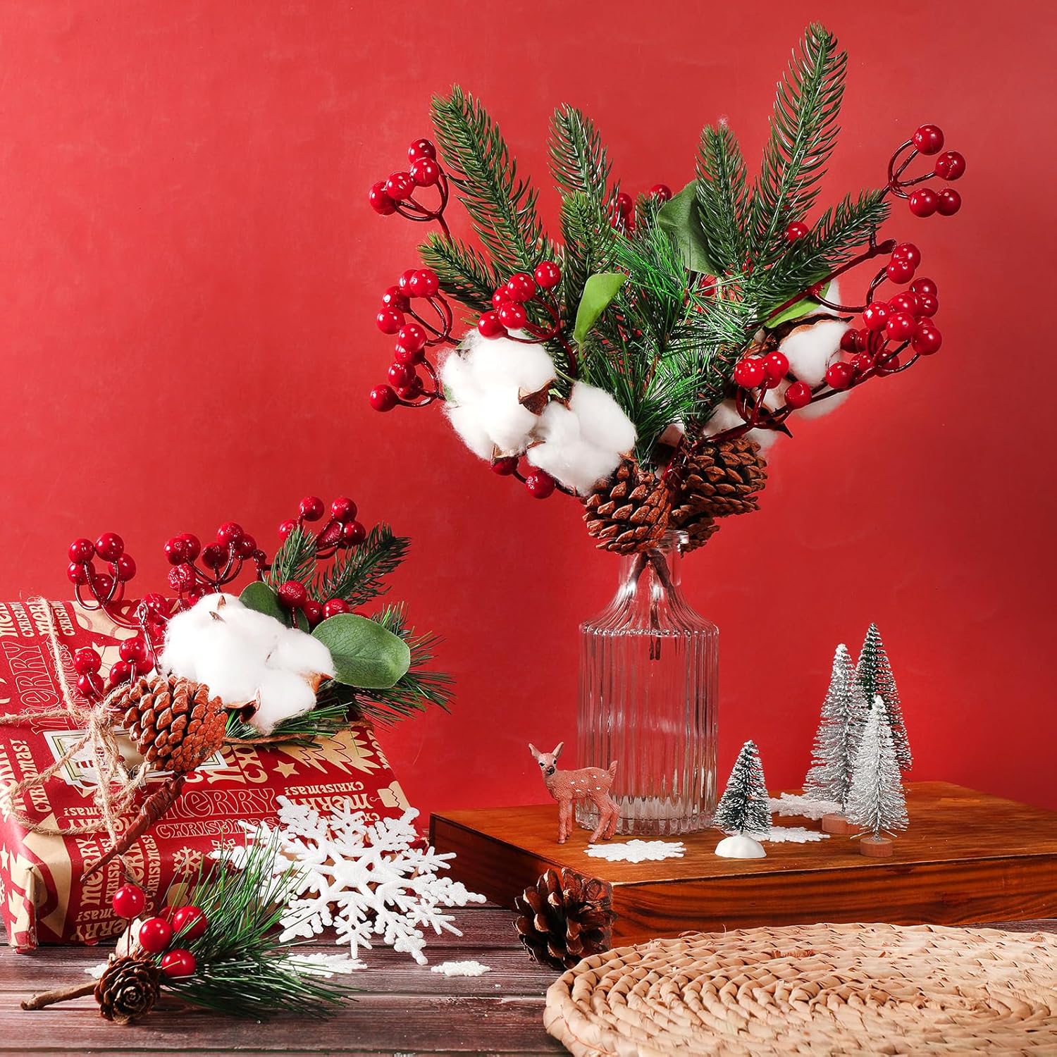 12 púas de pino nevado de Navidad, púas de bayas rojas, púas artificiales de pino de acebo, bayas falsas, conos de pino para manualidades de