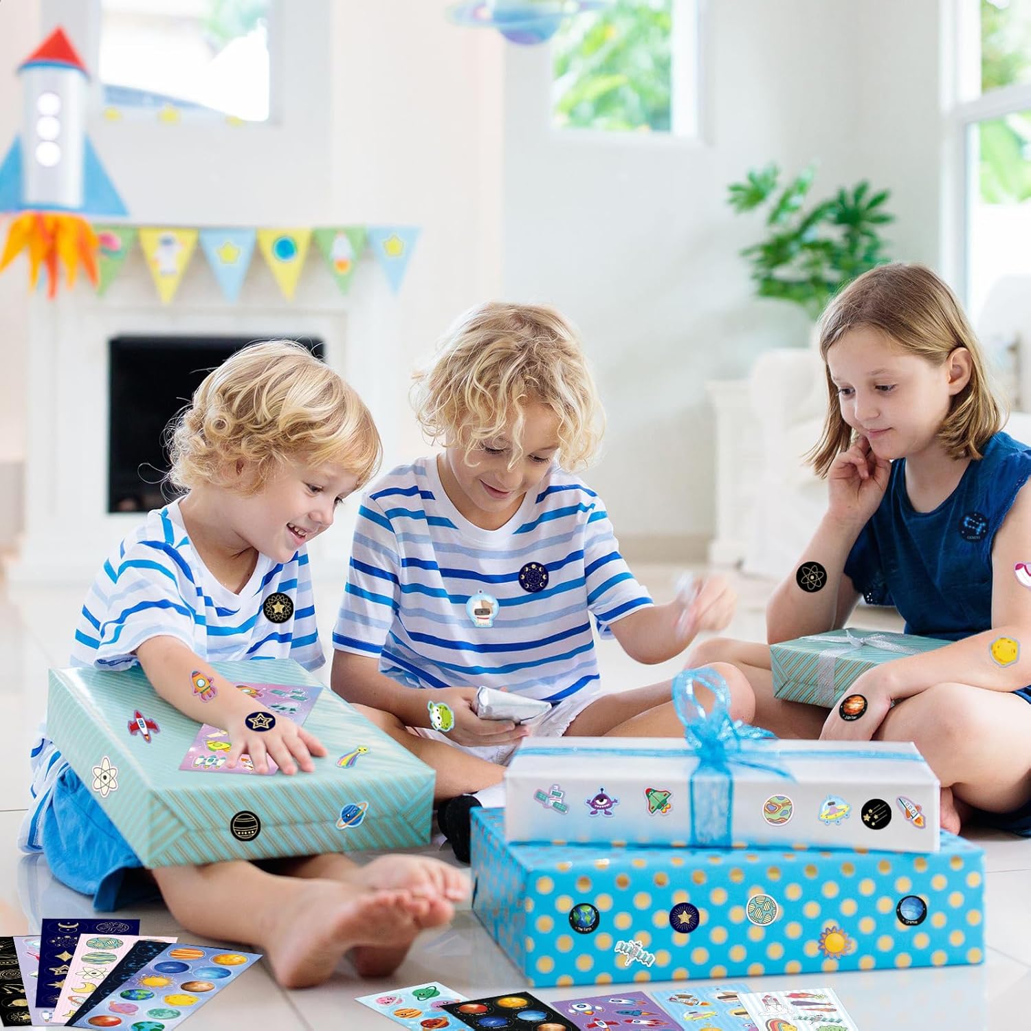 Calcomanías espaciales para niños, surtido de 120 hojas, 1440 calcomanías del sistema solar, regalos de fiesta de cumpleaños para el aula