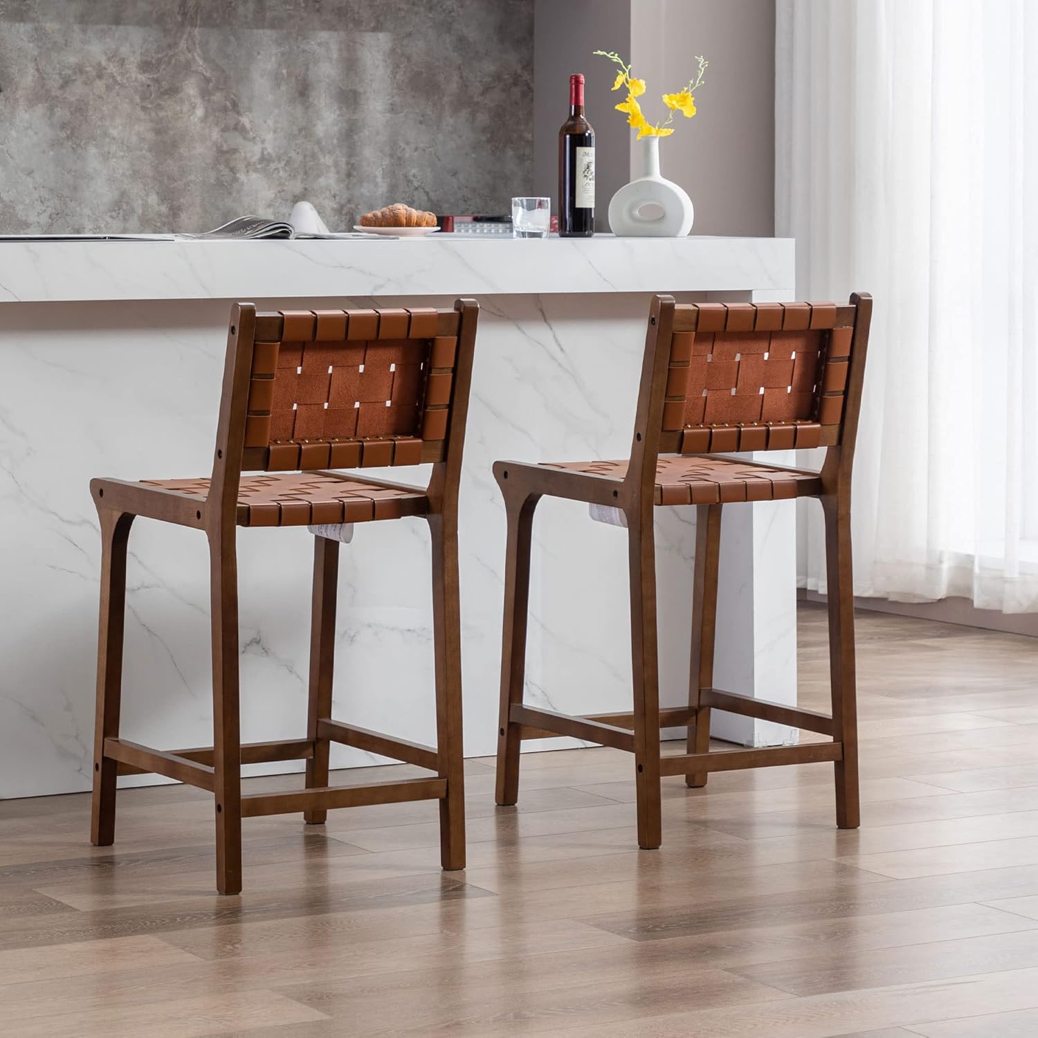 DM Furniture Juego de 2 taburetes de bar de altura de mostrador de 23.5 pulgadas, tiras tejidas de piel sintética, taburetes de bar con correas de