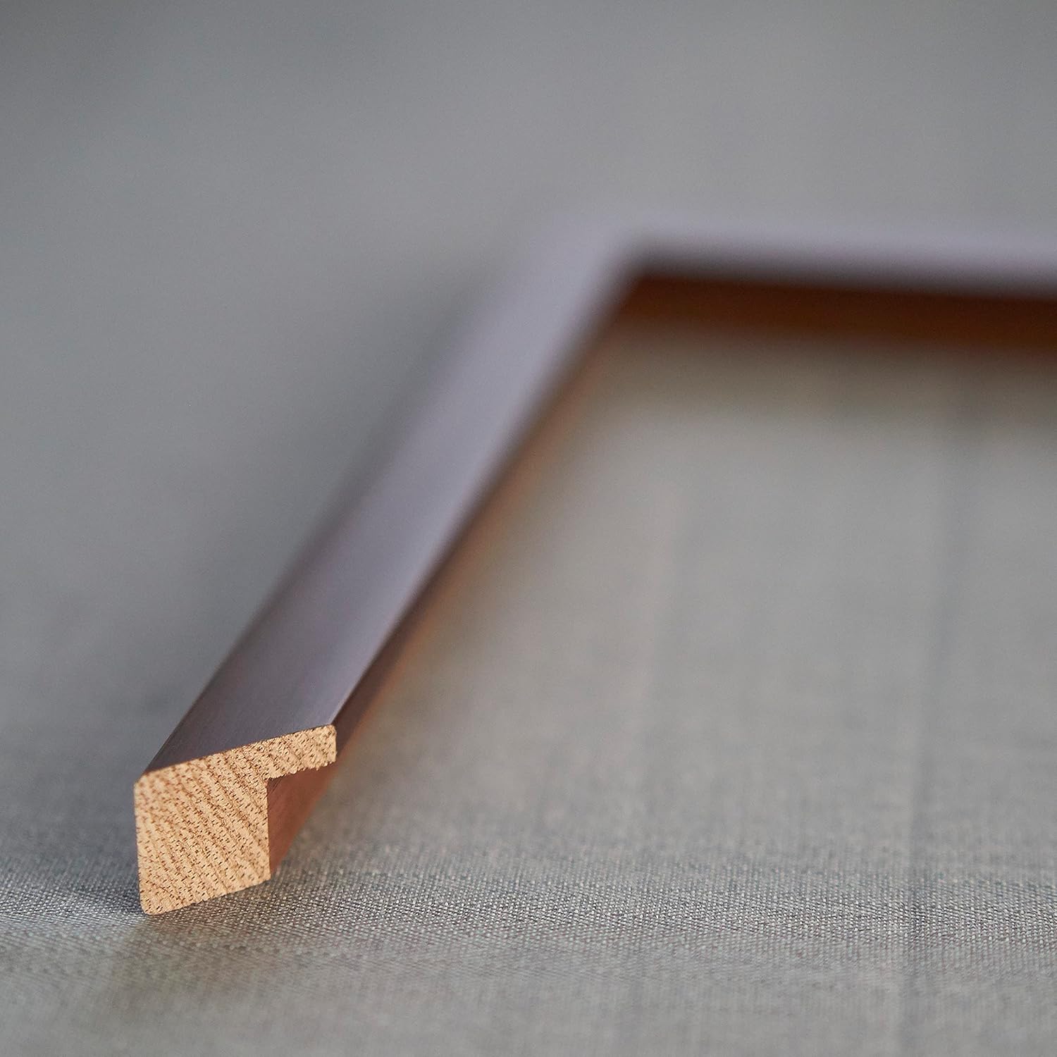 Marco de 18 x 36 pulgadas, acabado de caoba marrón, madera de pino maciza, plexiglás acrílico UV, parte trasera de tablero de espuma y accesorios