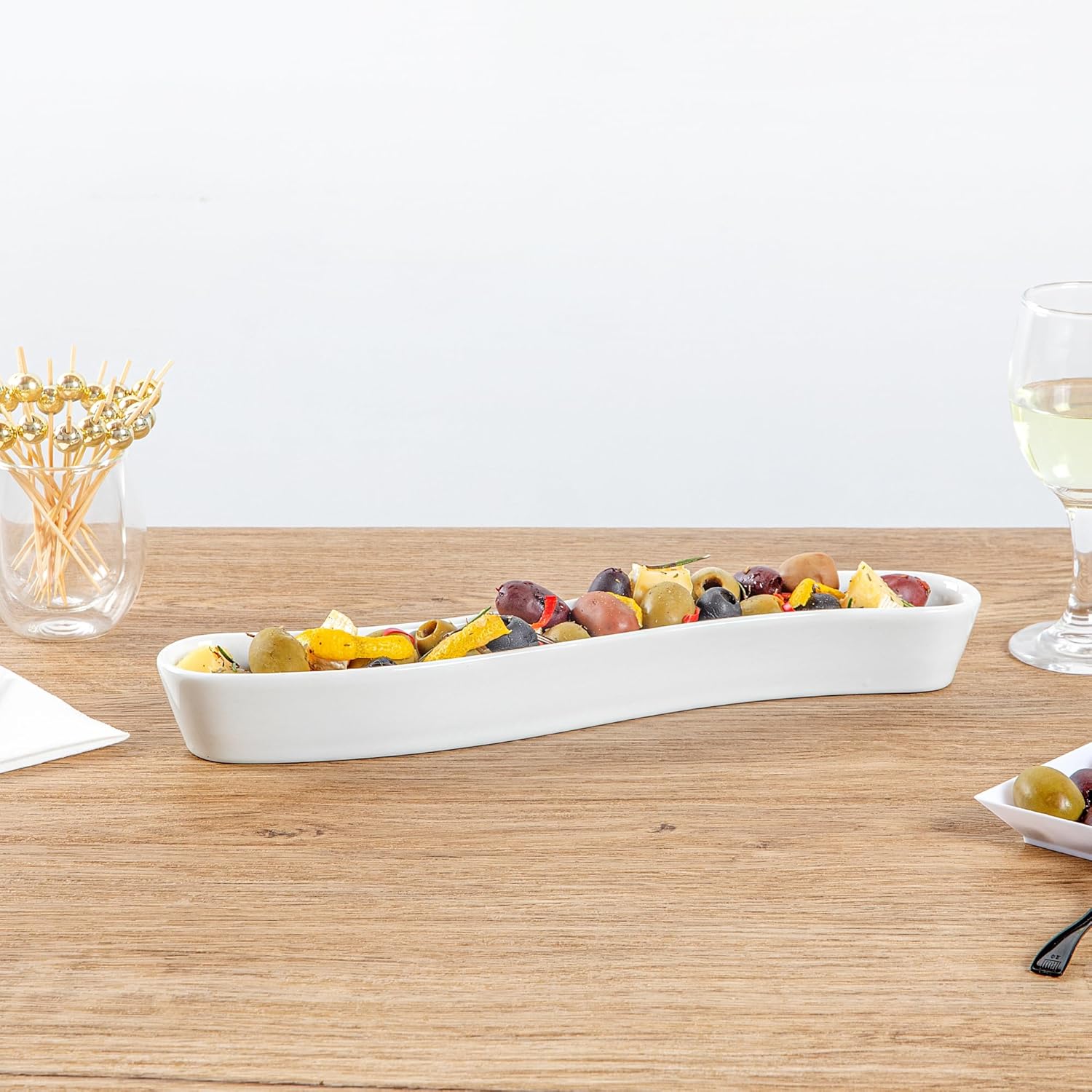Restaurantware Swerve – Plato de oliva de 10 onzas, 1 bandeja curvada de aceituna, resistente a astillas, canoa de olivo de porcelana blanca, apta