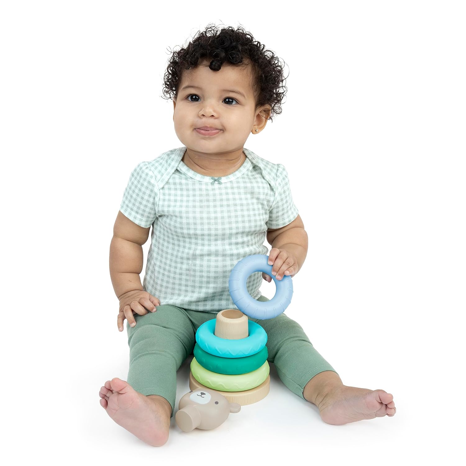 Ingenuity ity by Ingenuity Cutie Stacks, 4 anillos sin BPA, soporte de madera sintética, cubierta de oso, unisex, para edades de 6 meses en adelante