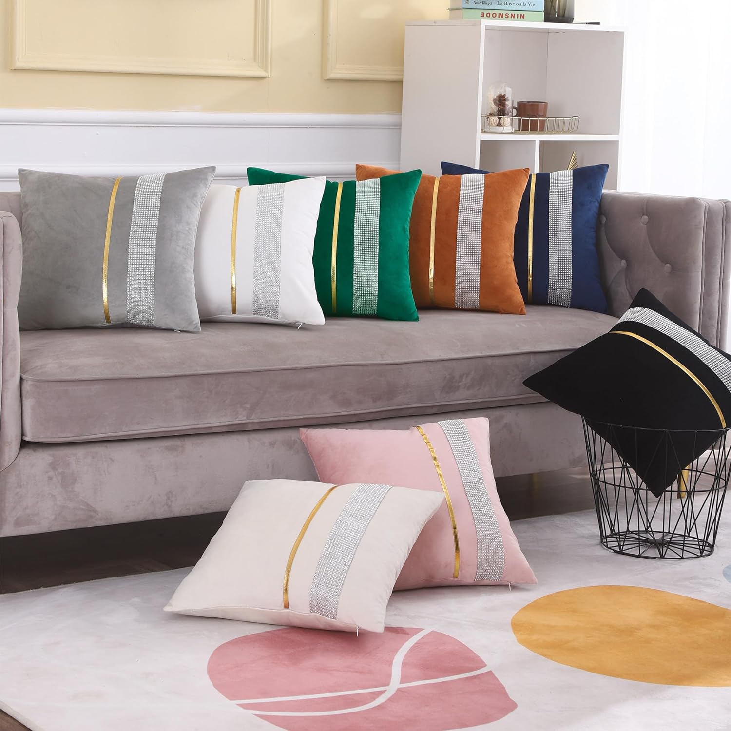 Tosleo Fundas de almohada de terciopelo gris de 20 x 20 pulgadas, paquete de 2 con diamantes brillantes a rayas doradas de cuero dorado, fundas de