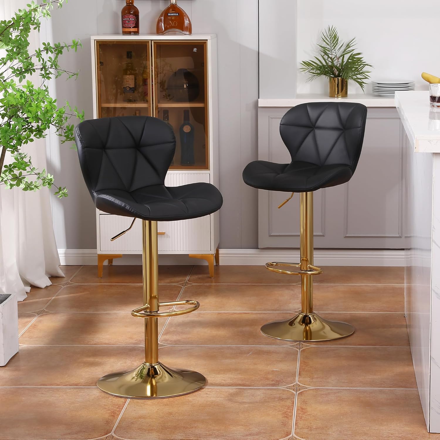Relbiety Juego de 4 taburetes de bar modernos negros, taburetes de bar giratorios con altura trasera, taburetes de mostrador ajustables de piel