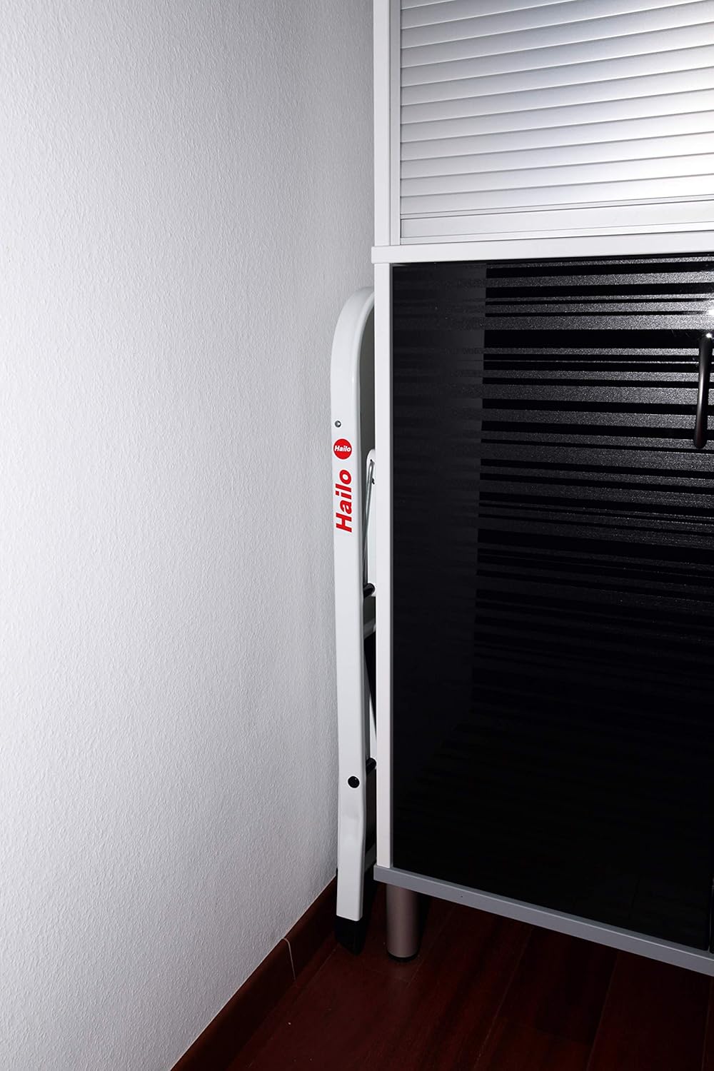 Hailo K20 StandardLine – Escalera plegable con dos escalones anchos y alfombrillas antideslizantes, altura de trabajo de hasta 8.07 pies, peso 10.58
