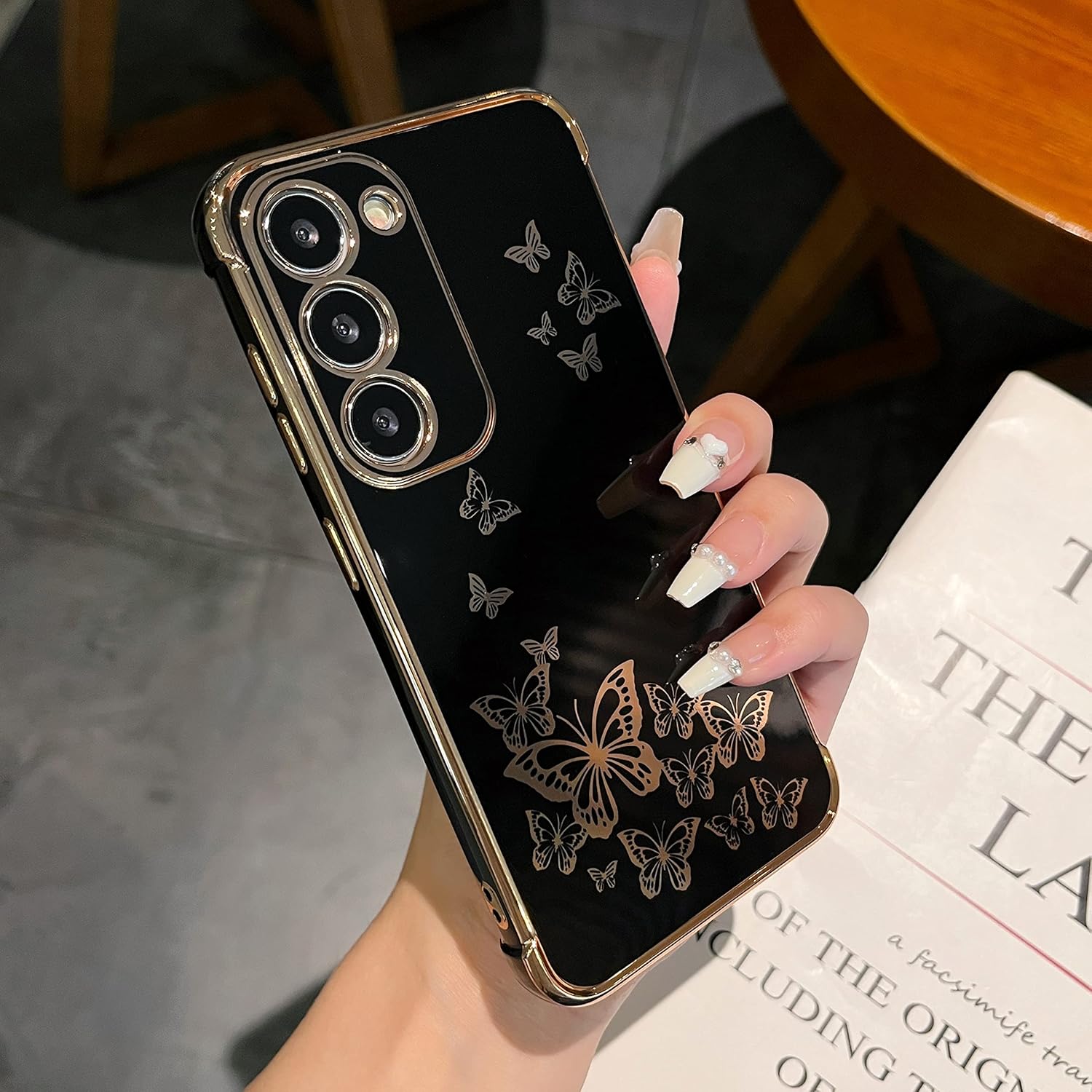 ZTOFERA Funda de teléfono para Samsung Galaxy S23 5G, elegante mariposa, para niñas y mujeres encantadoras, chapado suave, protección todo envuelto