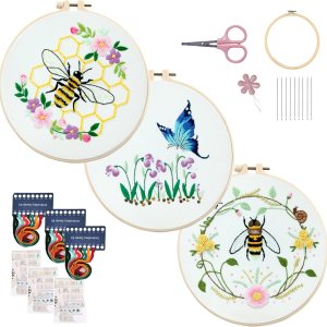 Maydear Paquete de 3 kits de bordado de abeja y mariposa para adultos principiantes con patrón, kits de punto de cruz estampado con aro de bordado e Maydear Paquete de 3 kits de bordado de abeja y mariposa para adultos principiantes con patrón, kits de punto de cruz estampado con aro de bordado e
