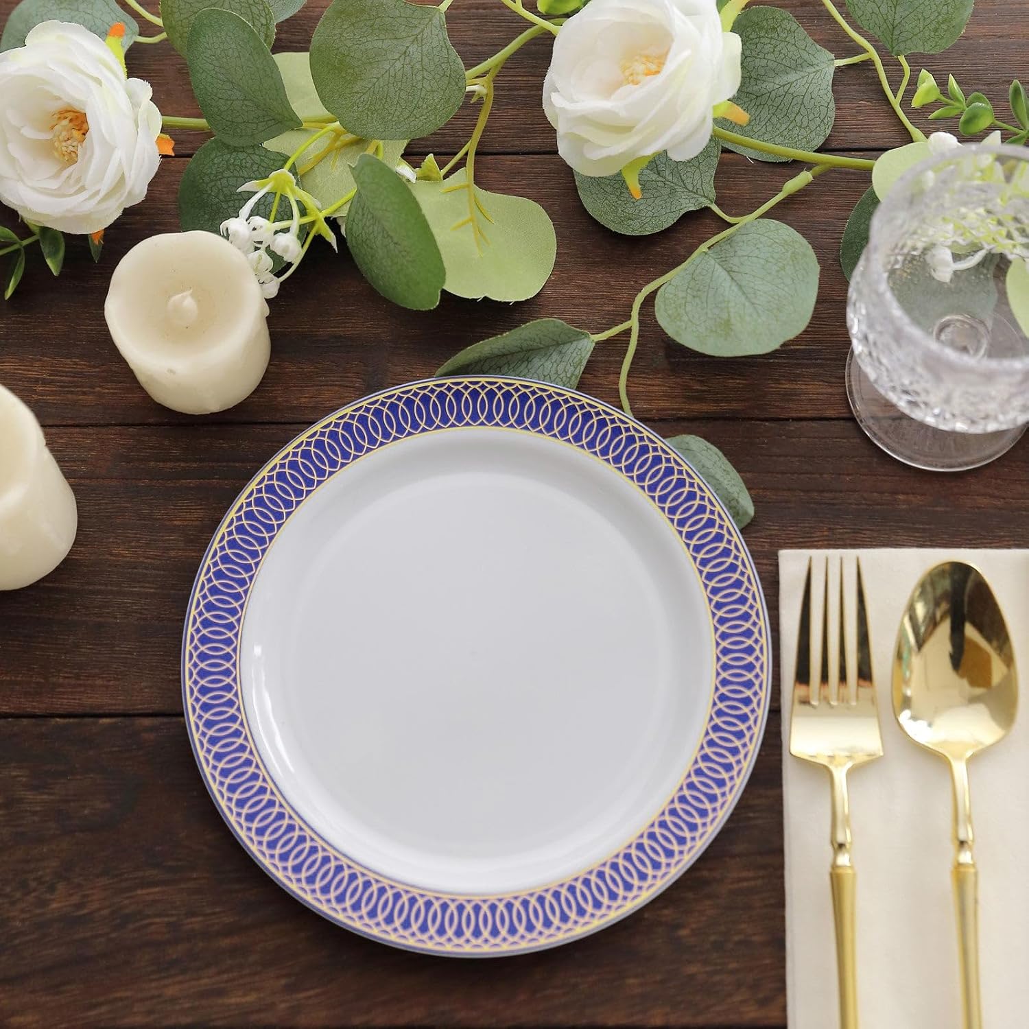 Efavormart – Paquete de 10 platos de postre de plástico blanco con borde en espiral azul marino dorado, platos redondos desechables de 7 pulgadas