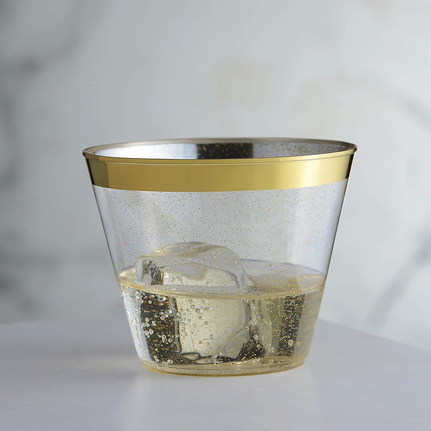Paquete de 100 vasos de plástico de 9 onzas con purpurina dorada con borde dorado, tazas de fiesta de alta calidad, elegantes y resistentes, bodas,