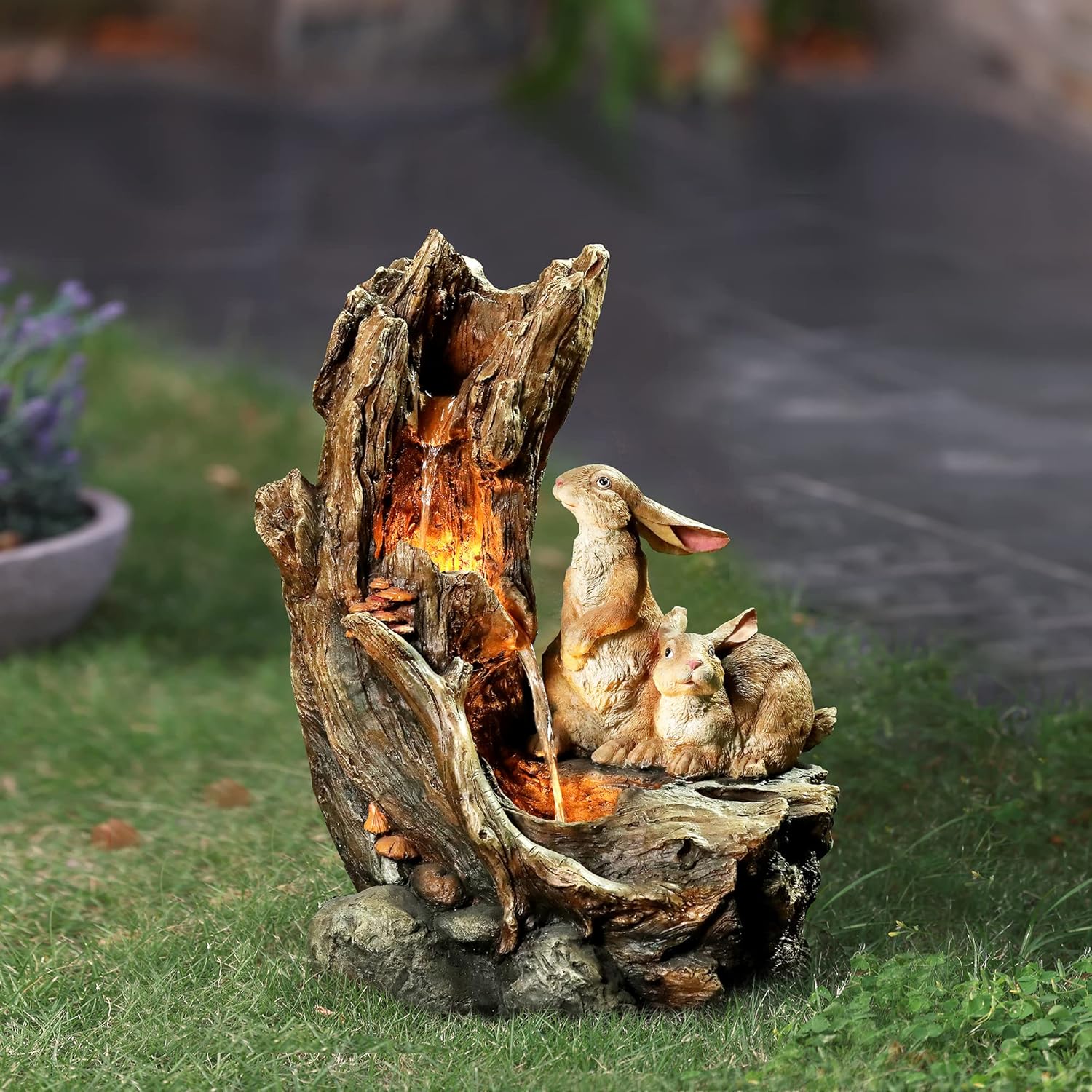 LuxenHome – Fuente de resina para exteriores con luces LED, fuente de cascada de madera de 3 niveles para jardín, patio, patio, terraza, estatua de
