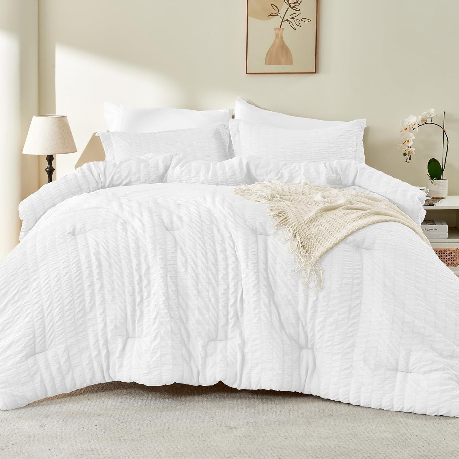 JOLLYVOGUE Juego de edredón de sirsaca blanco tamaño King, cama de 7 piezas en una bolsa, edredón de lujo suave para todas las estaciones, juego de
