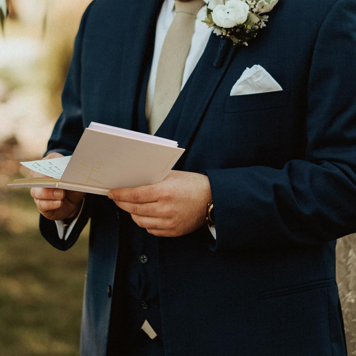 Elegantes libros de votos de boda de lino con letras de lámina dorada, libros de juramentos de tamaño perfecto para él y para ella con muchas