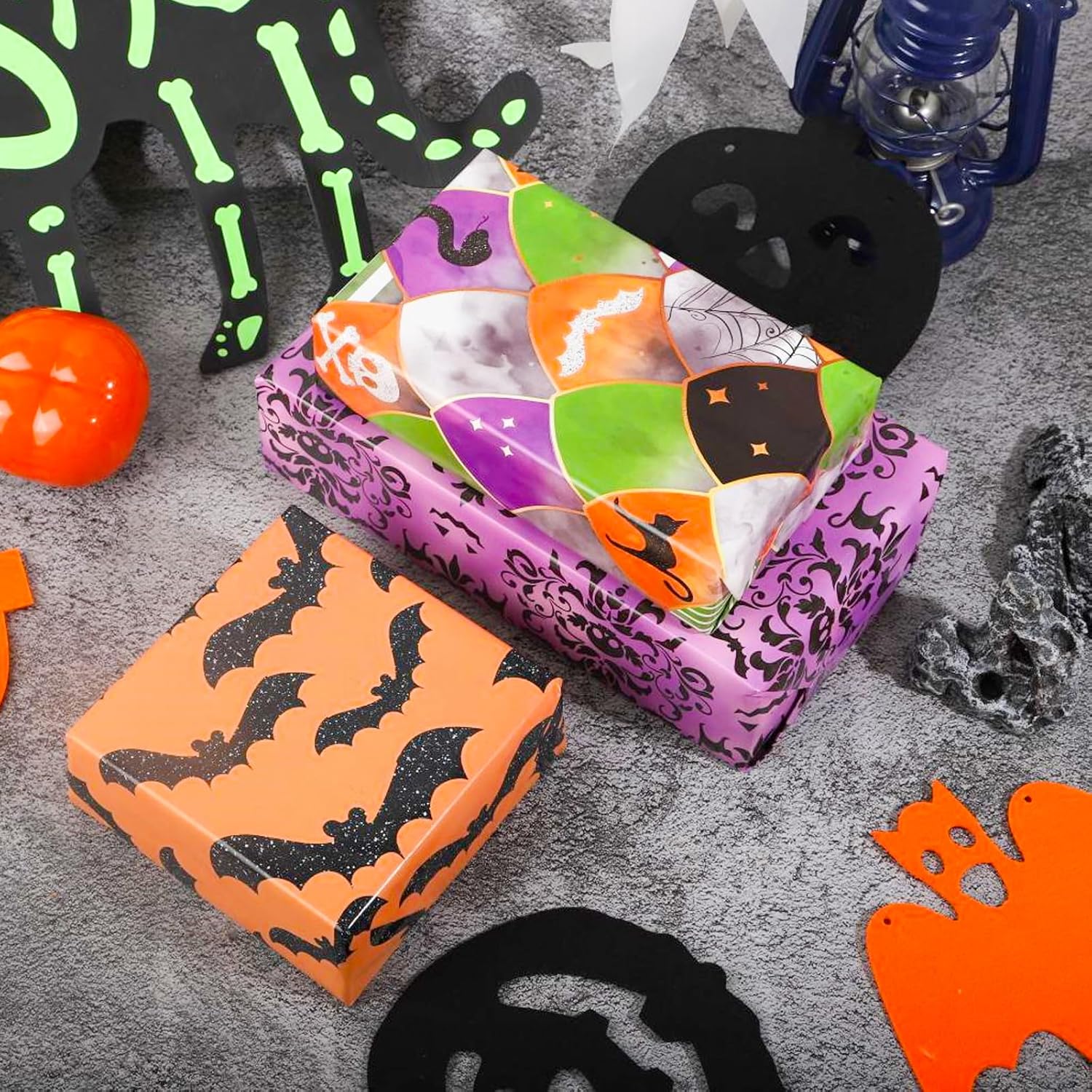 Dtiafu Papel de regalo de Halloween para niños, niñas, mujeres, hombres y niños, 10 hojas de papel de regalo de fantasma gótico con patrones de