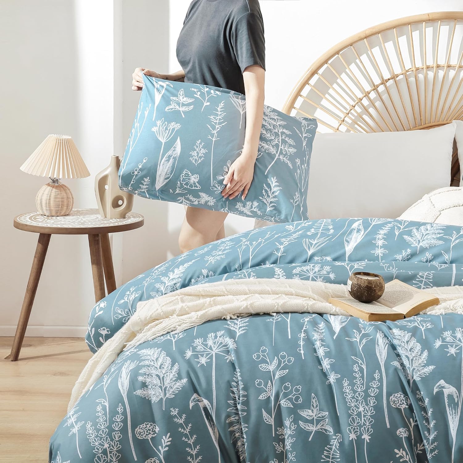 JANZAA Funda de edredón tamaño Queen, color azul mineral, bohemio, con patrones florales blancos, ropa de cama botánica, funda de cama de microfibra