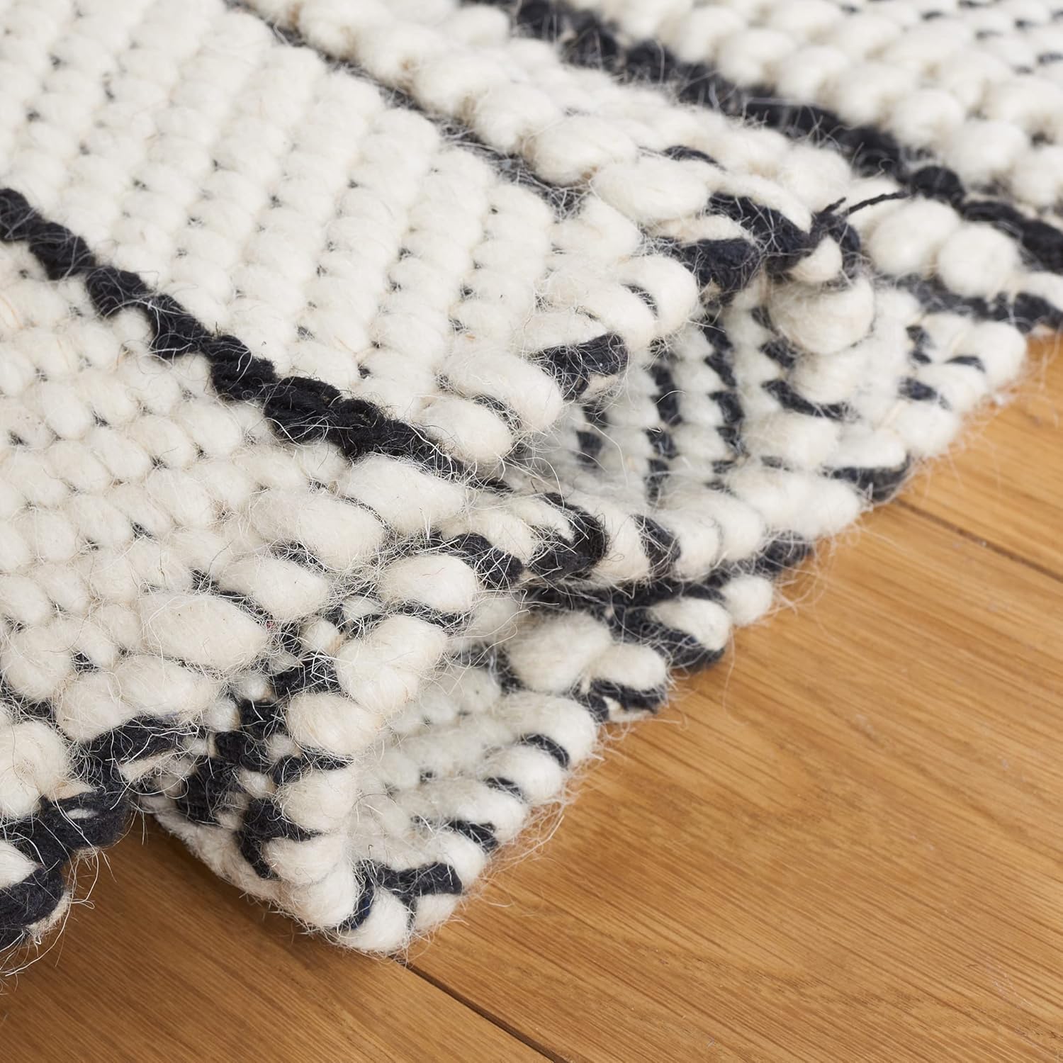 Safavieh Natura Collection – Alfombra de área de 6 x 9 pies, color negro y marfil, tejido plano bohemio hecho a mano, lana de granja, ideal para