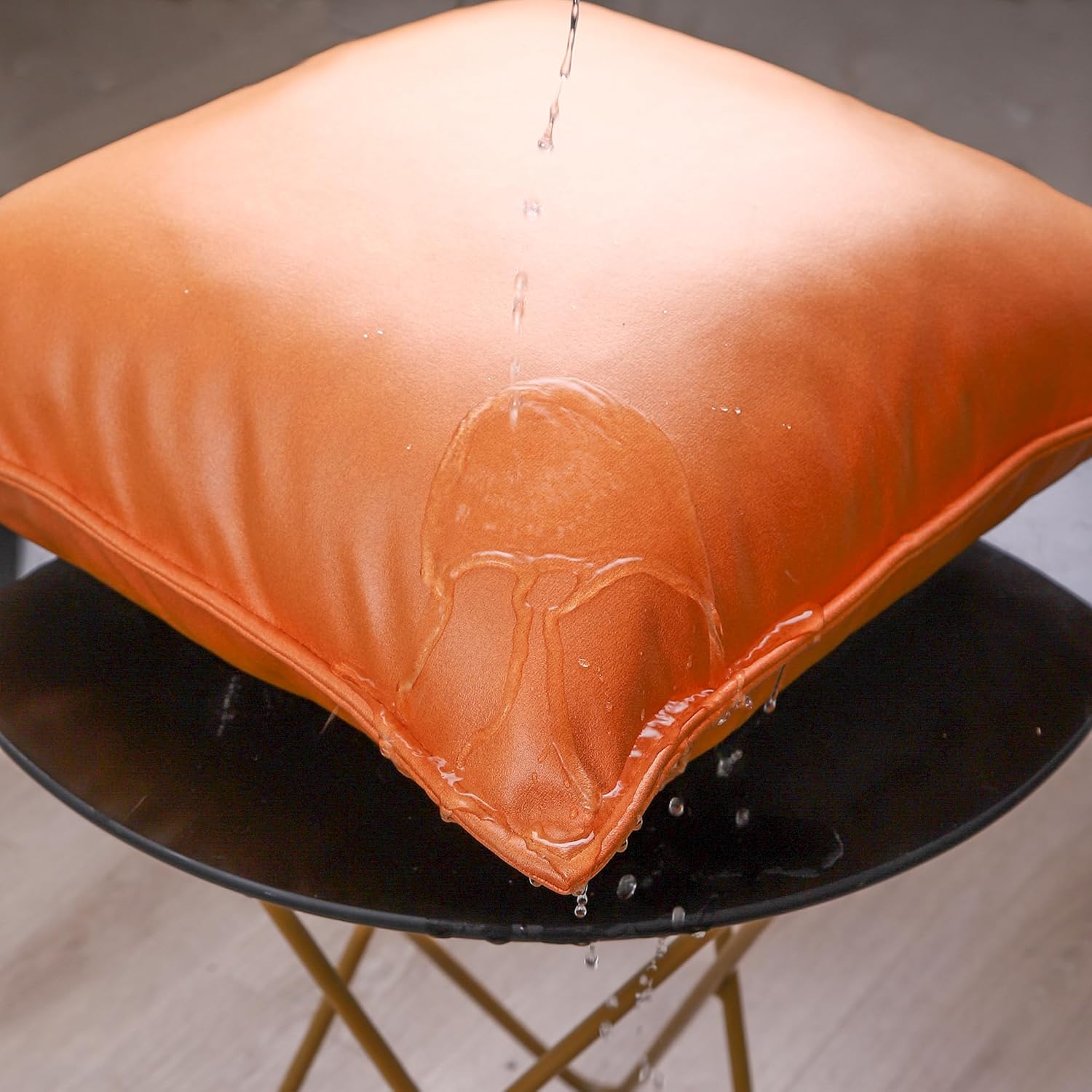 LAT – Juego de 2 fundas de almohada cuadradas impermeables de piel sintética de 18 x 18 pulgadas, para decoración moderna y sólida, para tienda,