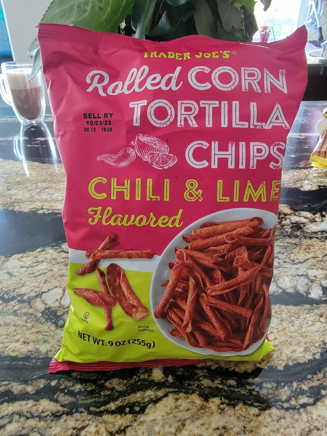 Trader Joe’s Rolled Corn Tortilla Chips Chili & Lime  Peso neto 9 oz (255g)  Sin coloración artificial (paquete de 1)