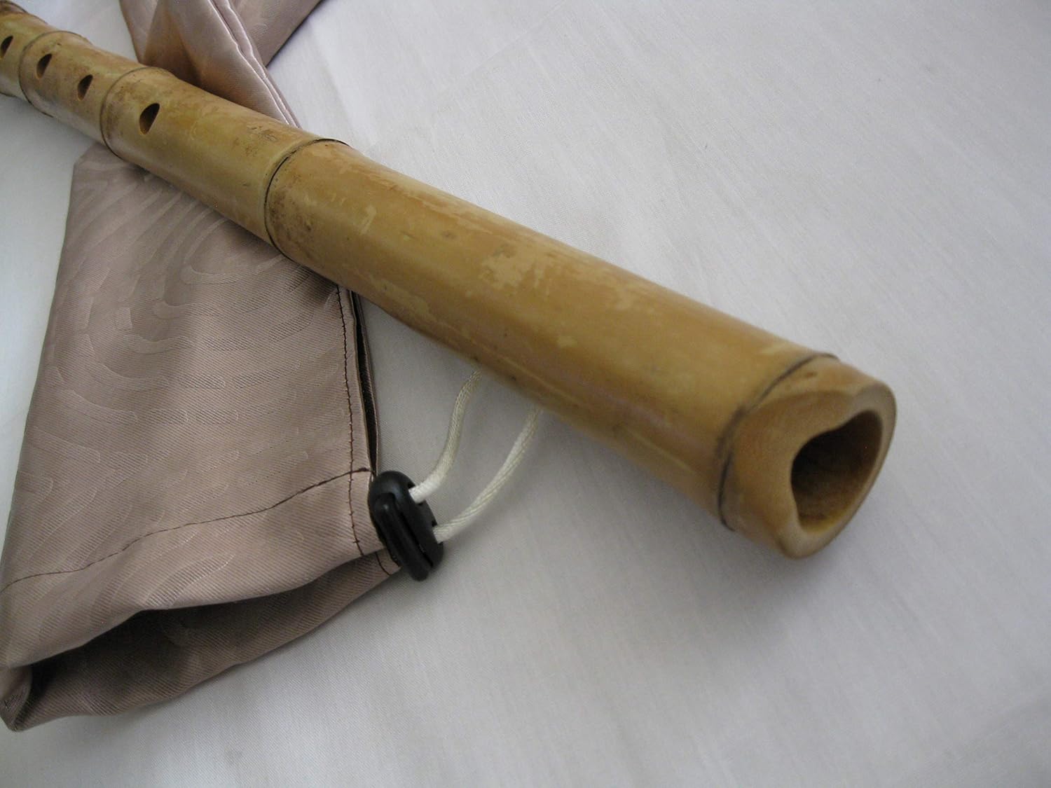 1.8 Zen Shakuhachi. Instrumento pentatónico. w. Boquilla de bambú natural y extremo de raíz.