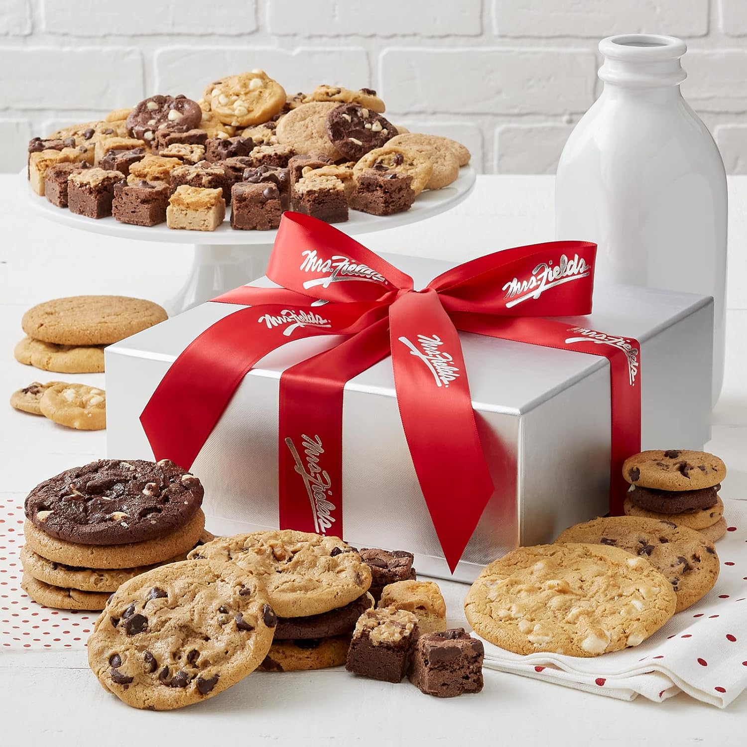 Mrs. Fields – Caja de galletas plateada, surtido con 36 galletas Nibblers tamaño bocado, 24 bocadillos de brownie y 12 galletas originales (72