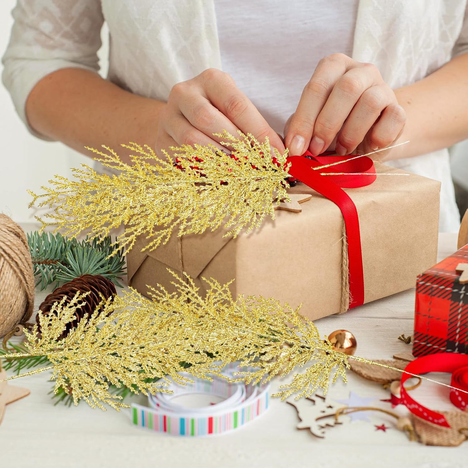Sinmoe 80 agujas de pino artificial grandes de Navidad con purpurina, ramas de pino artificiales de 14 pulgadas, tallos de vegetación artificiales,