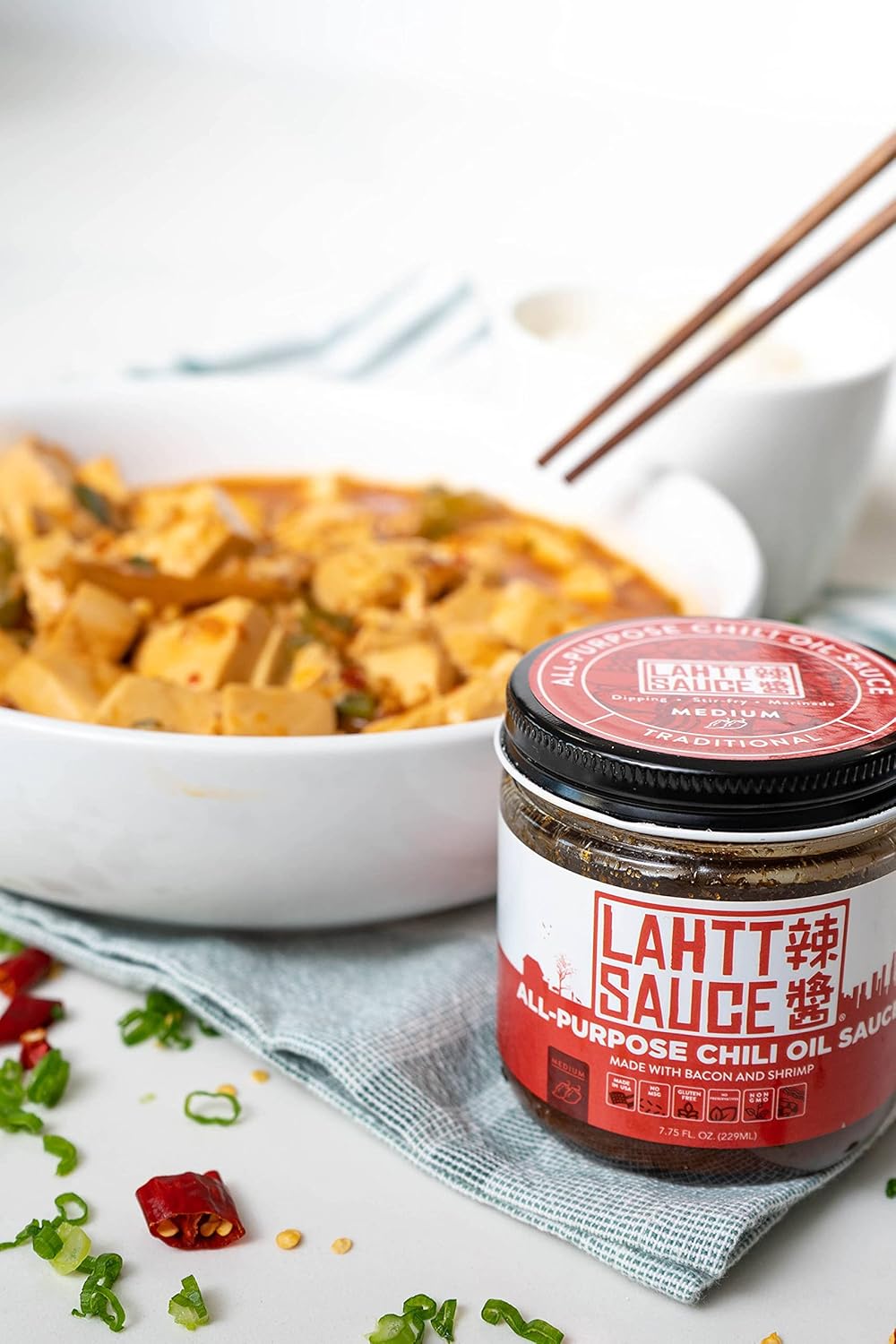Lahtt Sauce Aceite de chile multiusos prémium (tradicional) hecho con tocino y camarones, calor medio, ingredientes simples y naturales sin OMG, sin