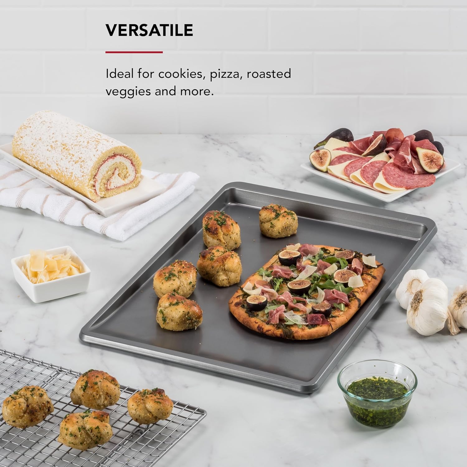 KitchenAid Deslizador de galletas de acero aluminizado antiadherente de 13x18in, contorno plateado