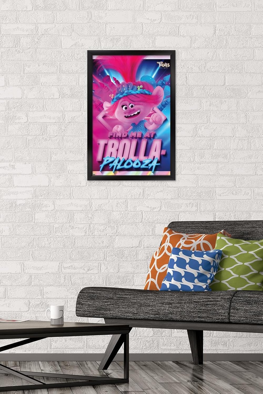 Trends International Trolls Band Together – Póster de pared de amapola, 14.72 x 22.37 pulgadas, versión enmarcada en negro