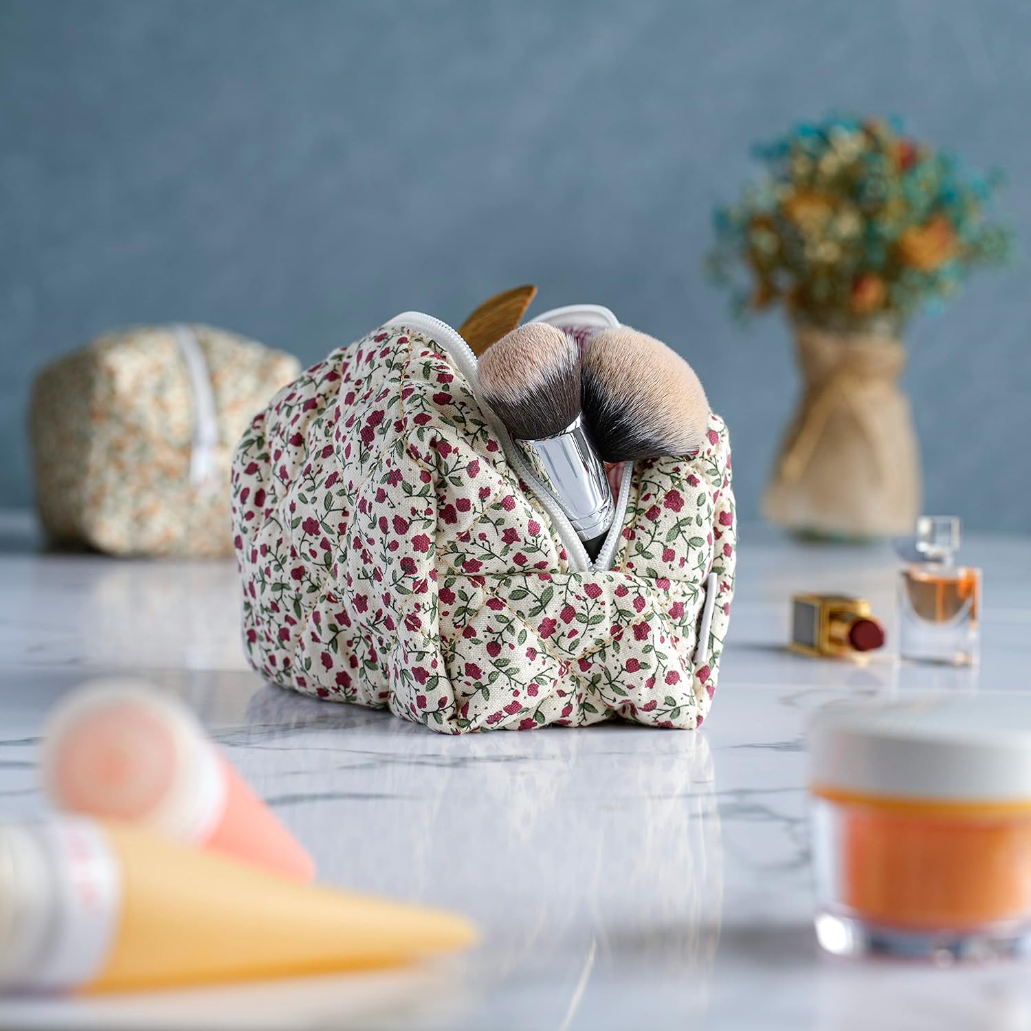 LYSANDE Bolsa de maquillaje acolchada floral Puffy, Neceser Tote, Cosméticos Bolsa, Bolso de cosméticos floral, Flores Rojas, Bolsa de maquillaje