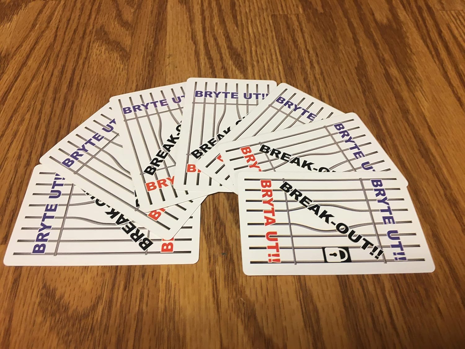 Juego de cartas Break-Out diversión familiar cara a cara, niños, adolescentes y adultos. Estás listo para romper y aprovechar la victoria – Libérate