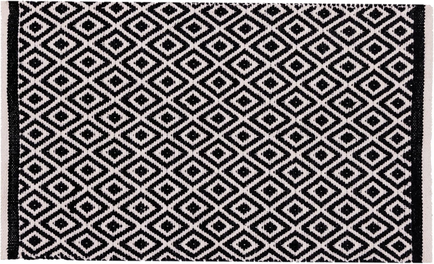 RAJRANG – Alfombra pequeña de algodón blanco y negro para entrada con patrón geométrico de diamante, 34 x 21 pulgadas, rectangular