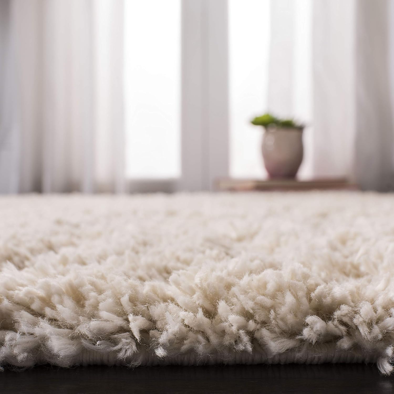 SAFAVIEH Colección Fontana Shag FNT800B – Alfombra de felpa de 5 pies 3 pulgadas x 7 pies 6 pulgadas, color crema y no desprende pelusa, para sala