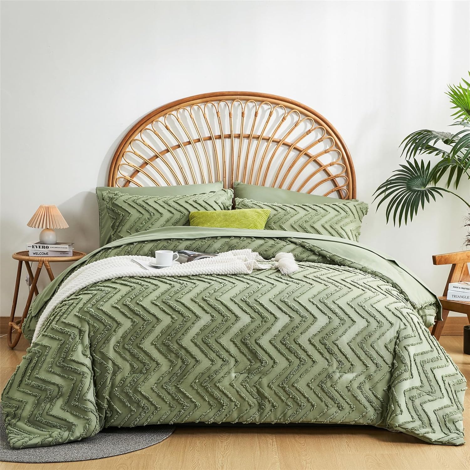KAKKI Juego de edredón y sábanas de 7 piezas tamaño King en una bolsa, diseño de cheurón verde salvia, juego completo de ropa de cama de microfibra